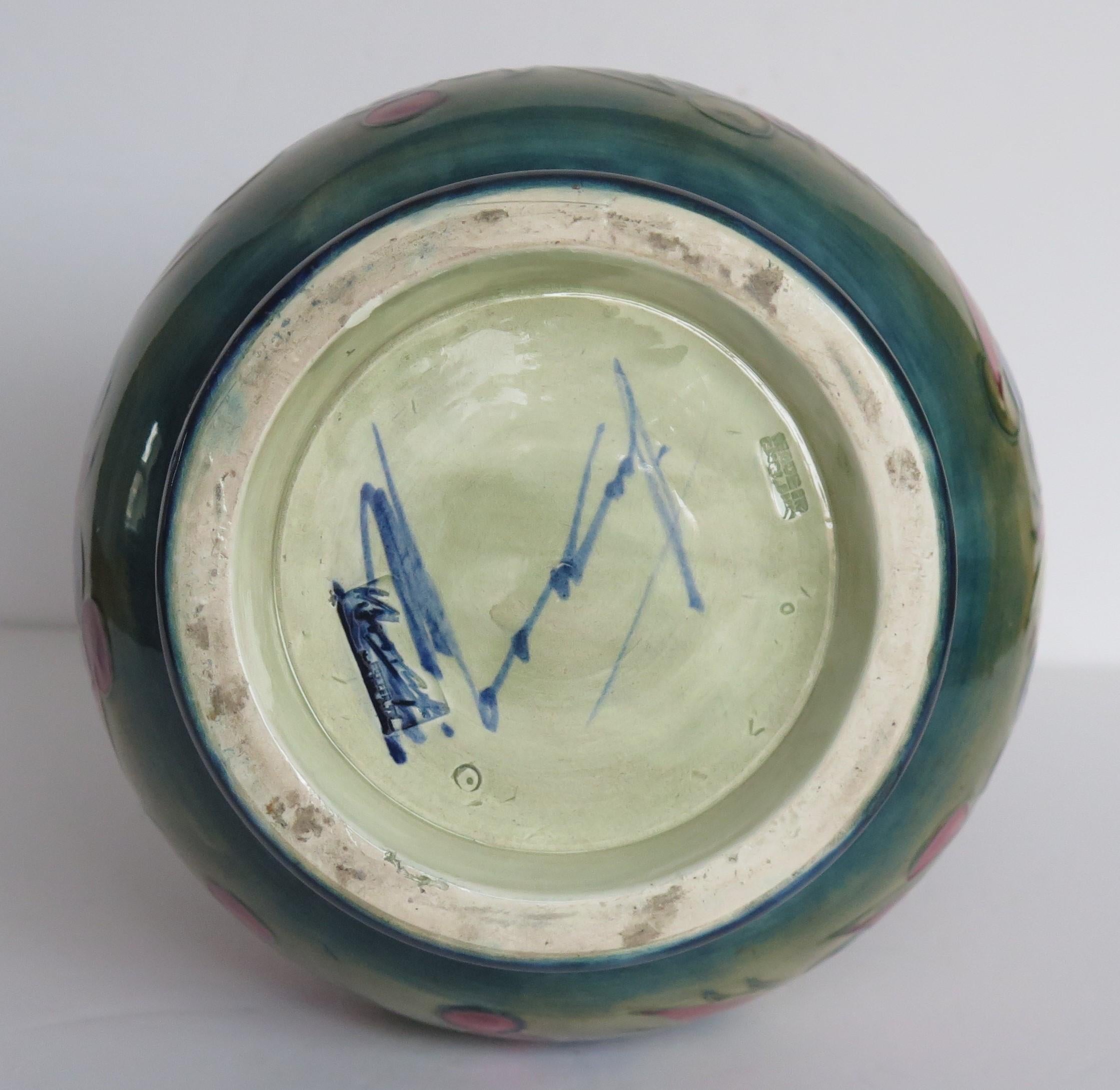 Große Vase aus der frühen William Moorcroft Pottery-Keramik mit herbstlichen Blättern, um 1930 im Angebot 3