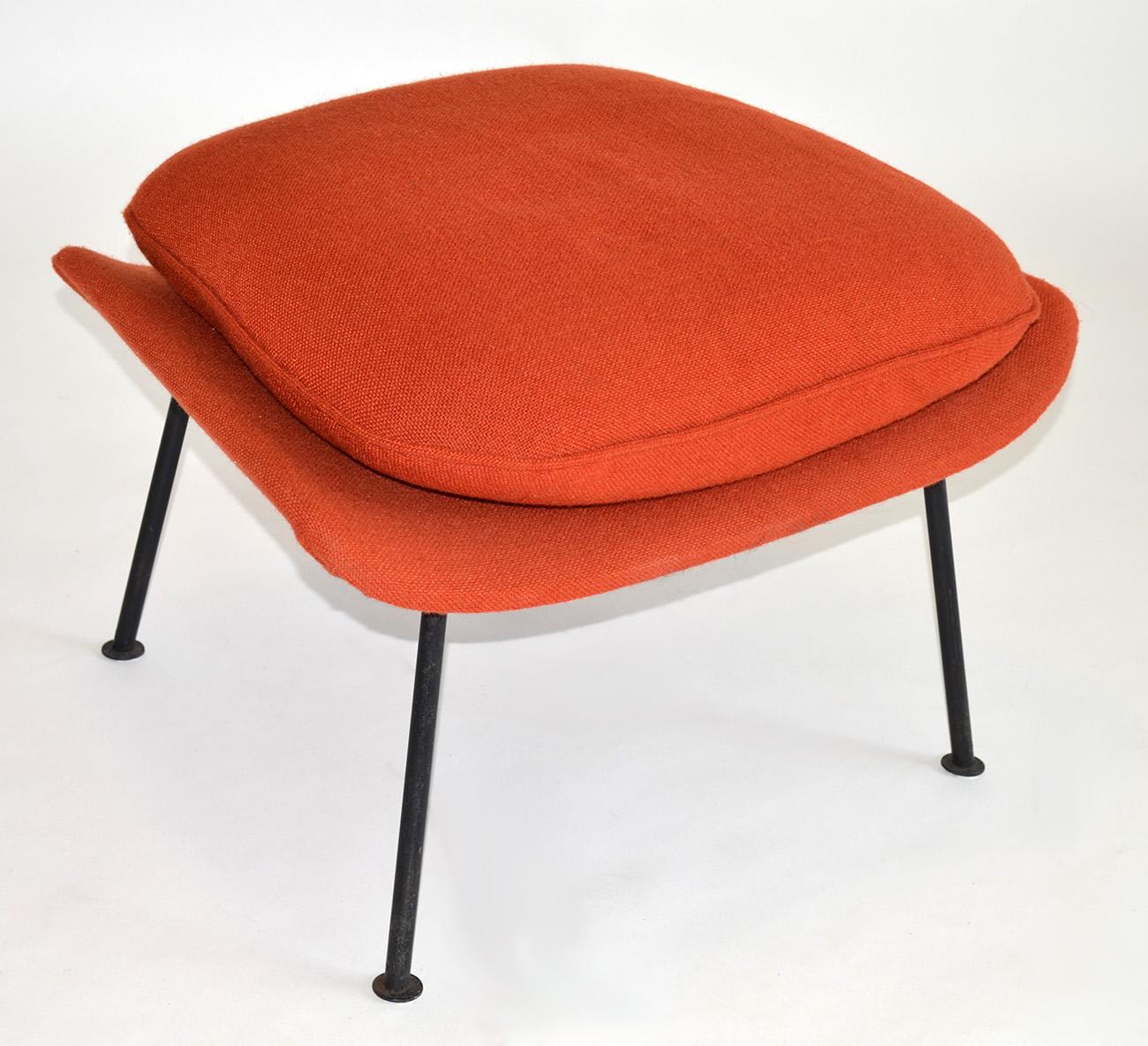 American Early Womb Chair and Ottoman by Eero Saarinen for Knoll, c. 1952
