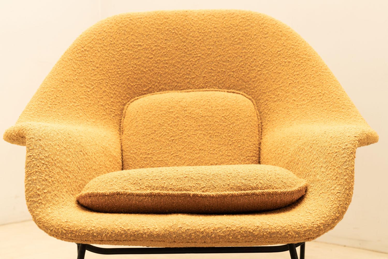 Early Womb chair by  Eero Saarinen  For Sale 3