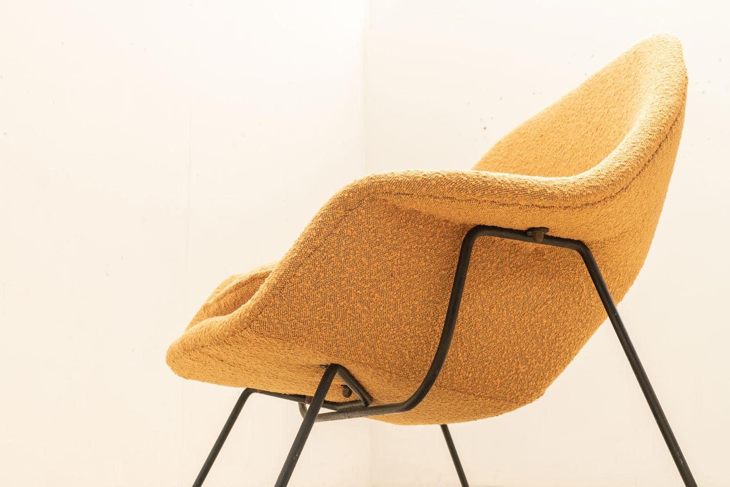 Early Womb chair by  Eero Saarinen  For Sale 5