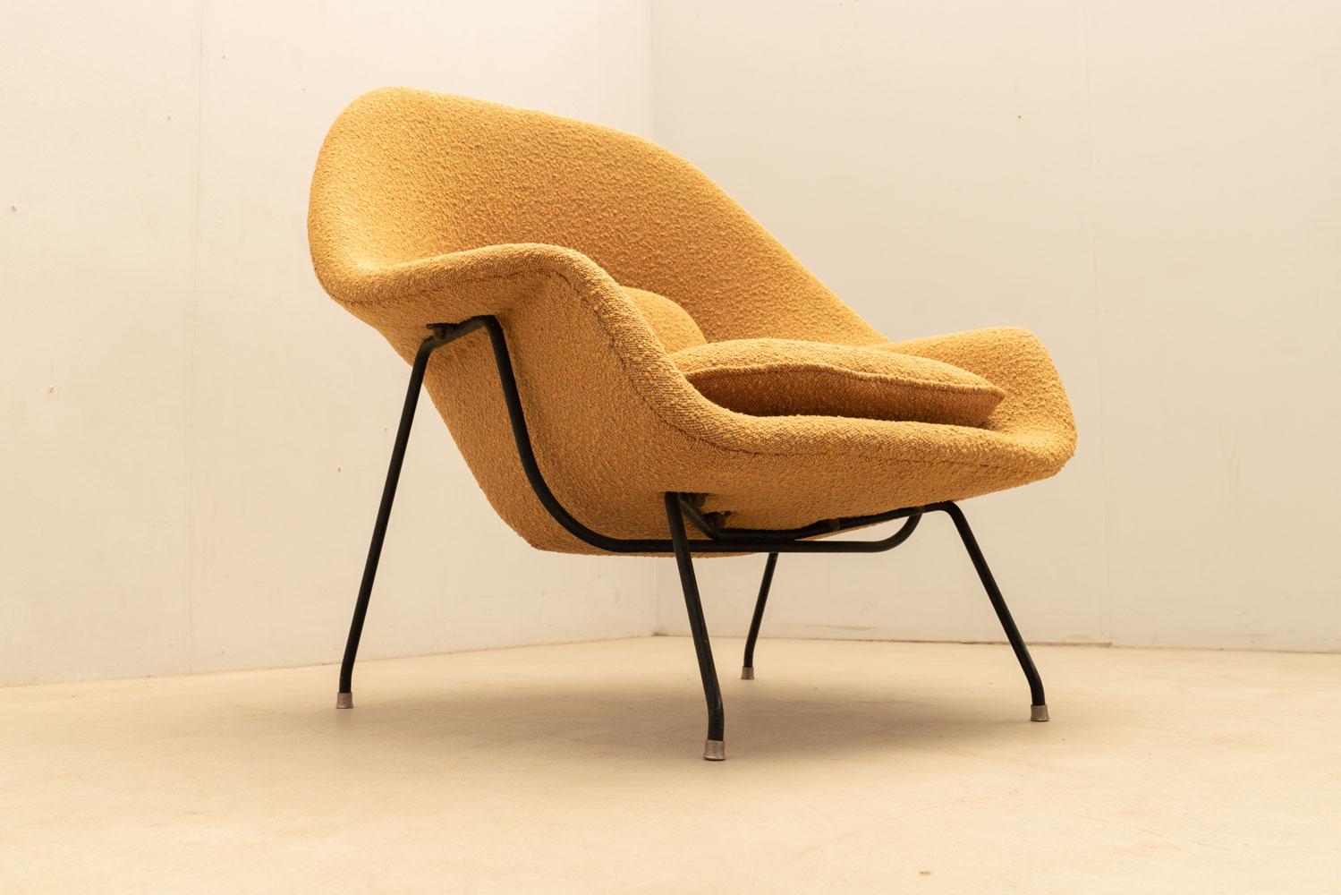 Early Womb chair by  Eero Saarinen  For Sale 7