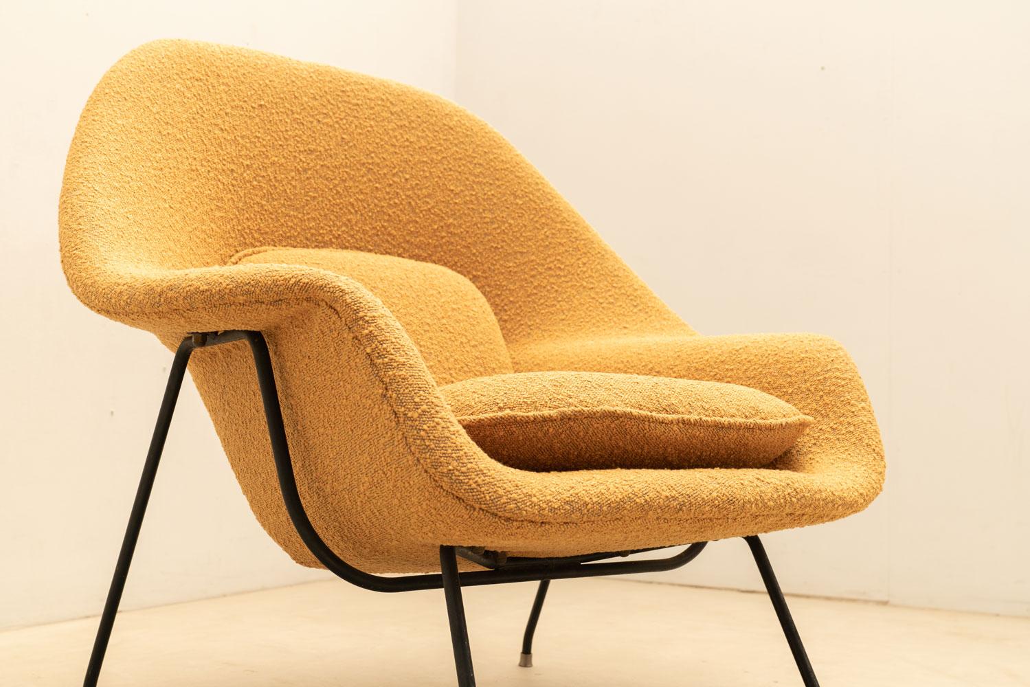 Early Womb chair by  Eero Saarinen  For Sale 2