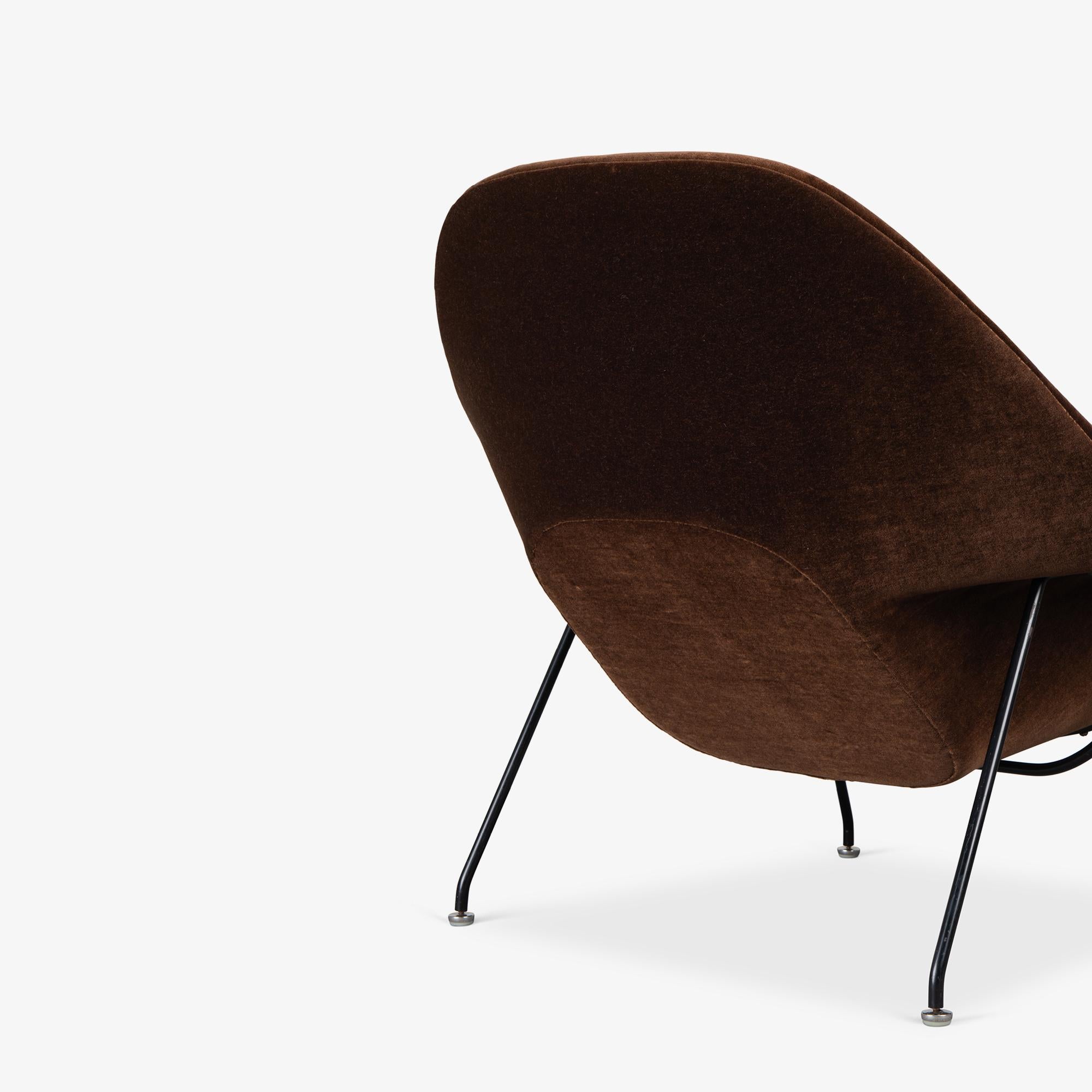 Sedia e ottomana Early Womb in mohair cioccolato di Eero Saarinen per Knoll in vendita 6