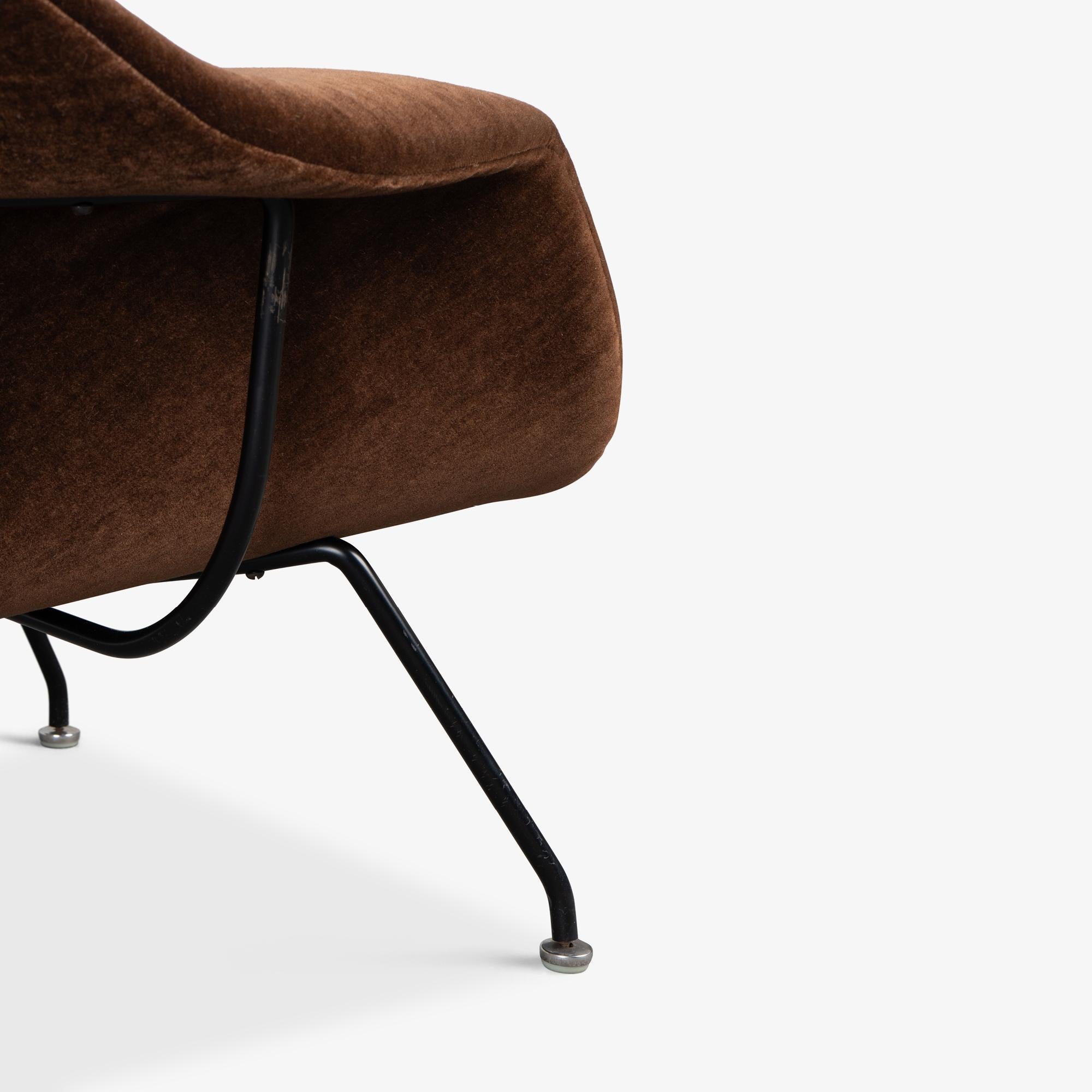 Sedia e ottomana Early Womb in mohair cioccolato di Eero Saarinen per Knoll in vendita 9