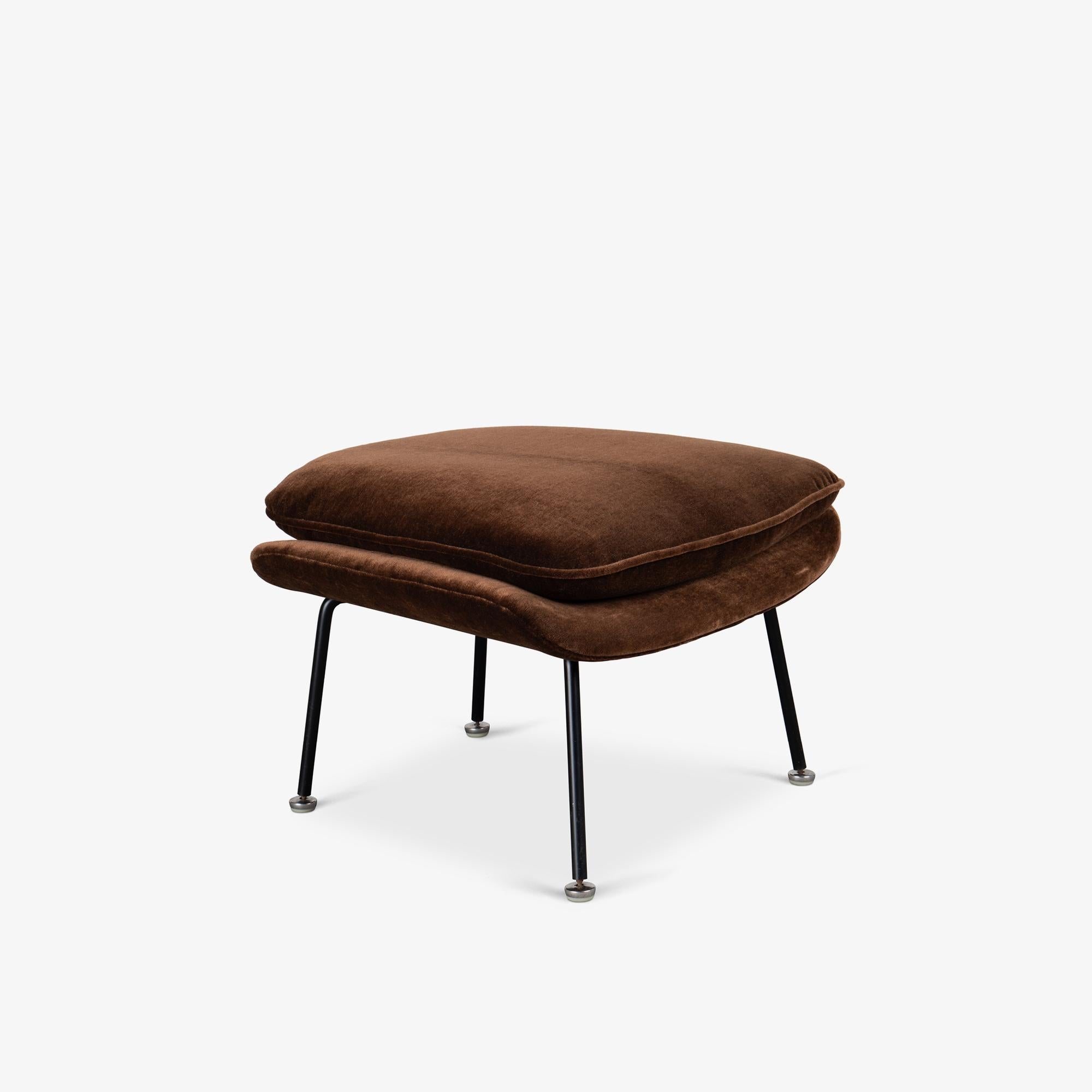 Sedia e ottomana Early Womb in mohair cioccolato di Eero Saarinen per Knoll in vendita 10