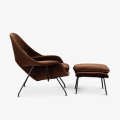 Sedia e ottomana Early Womb in mohair cioccolato di Eero Saarinen per Knoll