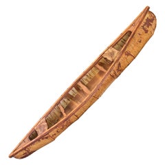 Petit canoë ancien en bois et bouleau de bouleau
