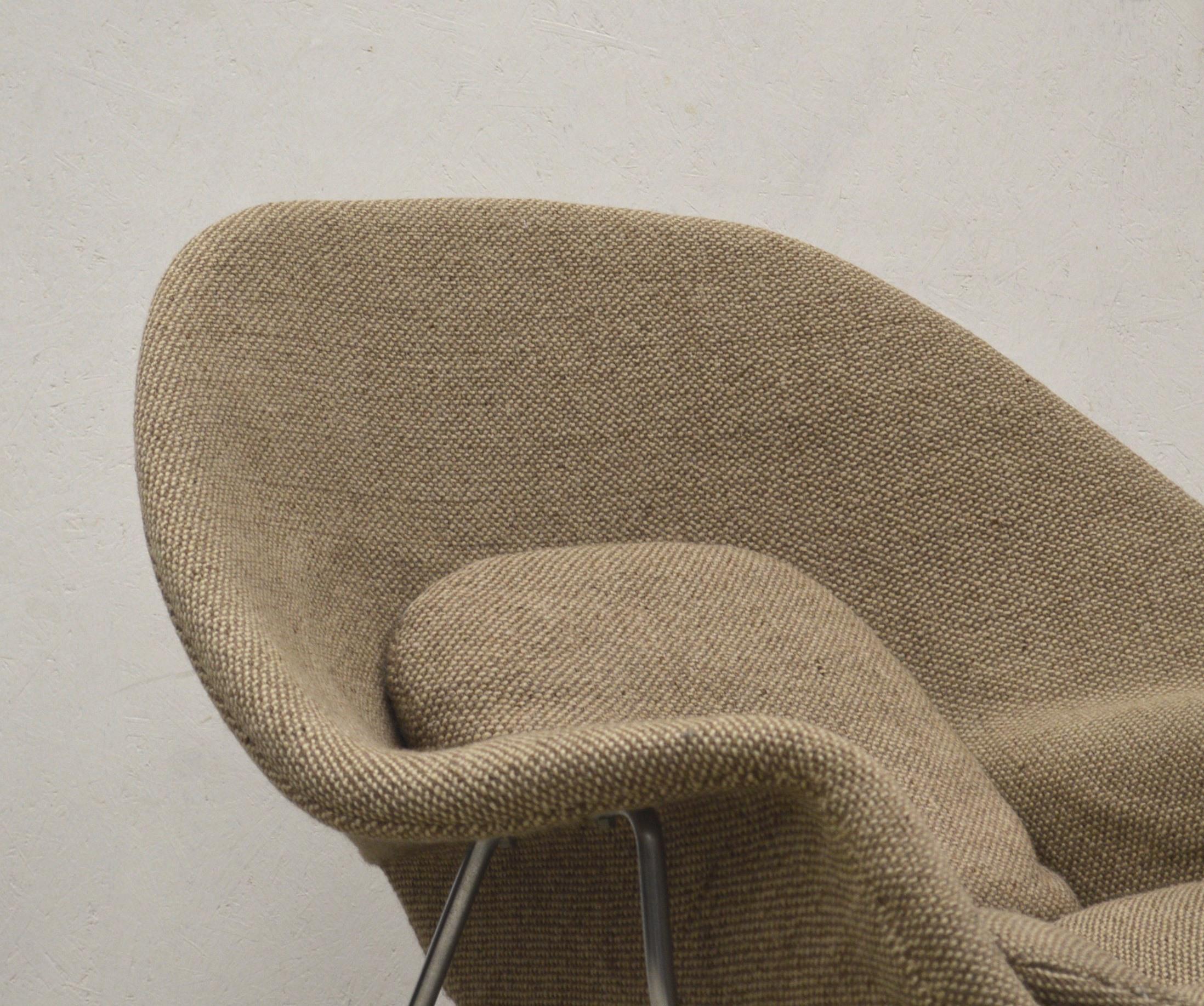 Hand-Crafted Early Wool Womb Chair by Eero Saarinen for Knoll, 1960s For Sale