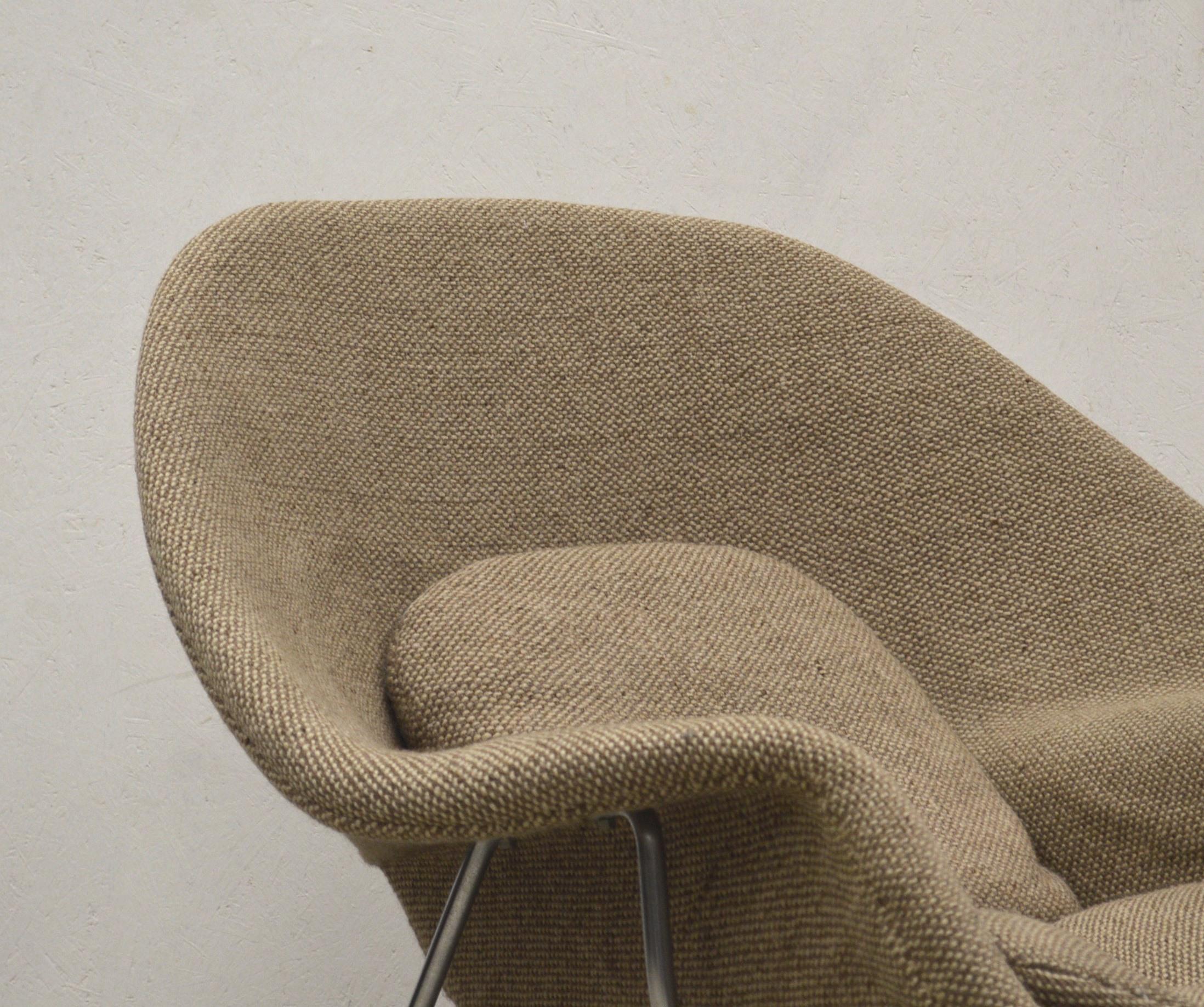 American Early Wool Womb Chair by Eero Saarinen for Knoll, 1960s For Sale