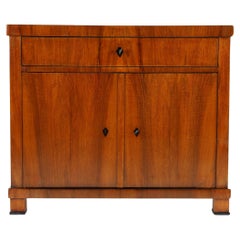 Armadio a due ante Biedermeier del primo Ottocento, noce