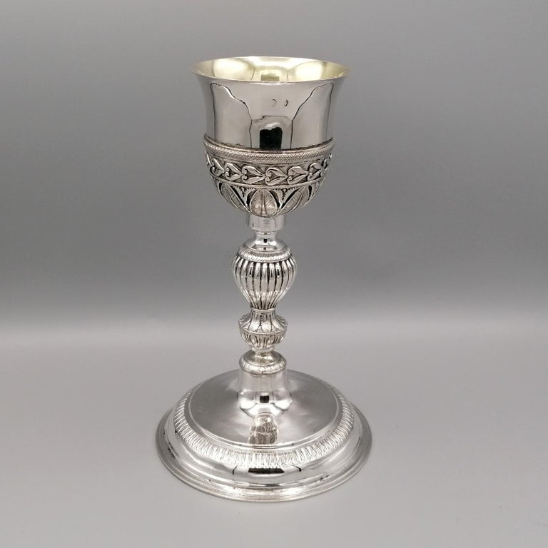 Liturgical chalice in Italian silver from the 19th century.
The goblet, very balanced in its forms, is in Empire style and is characterized by the classic palmette design on the stem and on the base that identifies its style.
Produced in Italy in