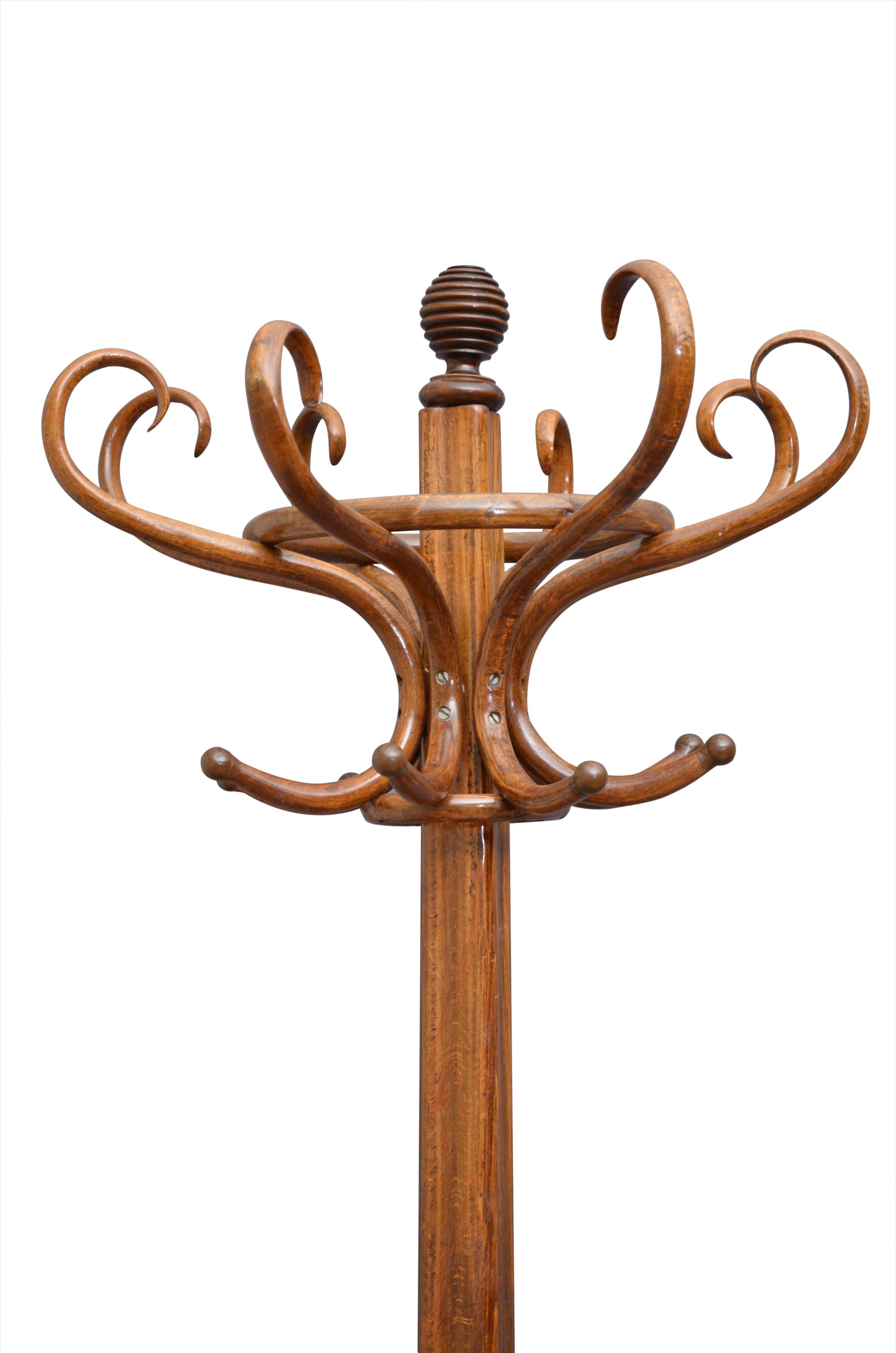 K0387 Elegant bentwood hat stand / hall stand possibly by Thonet, having 8 coat hooks and 8 bentwood scrolls for hats, surmounted by a beehive finial, supported on cluster column terminating in 4 down swept legs with a ring for sticks and umbrellas.