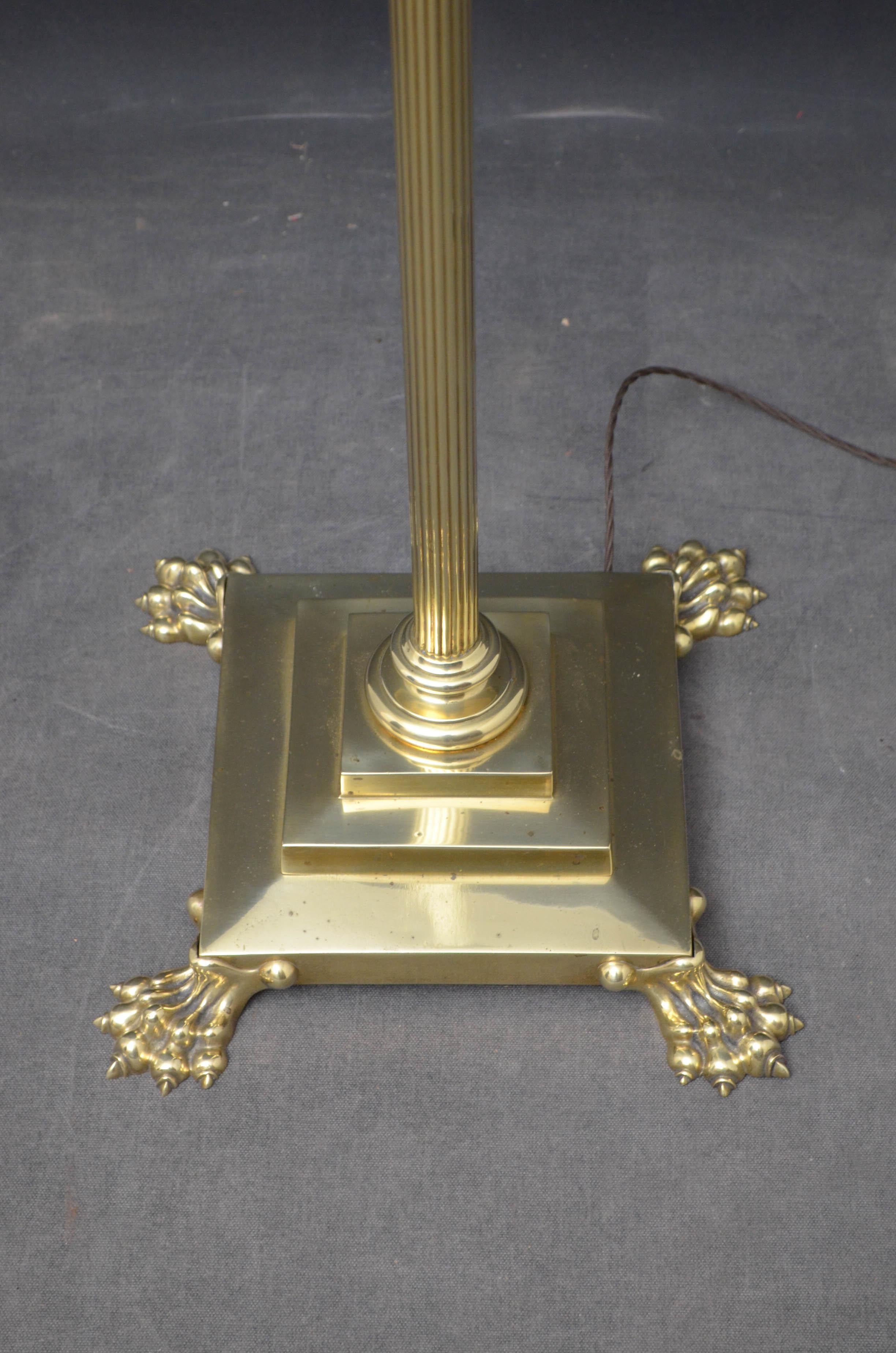 English Early 20th Century Brass Floor Lamp