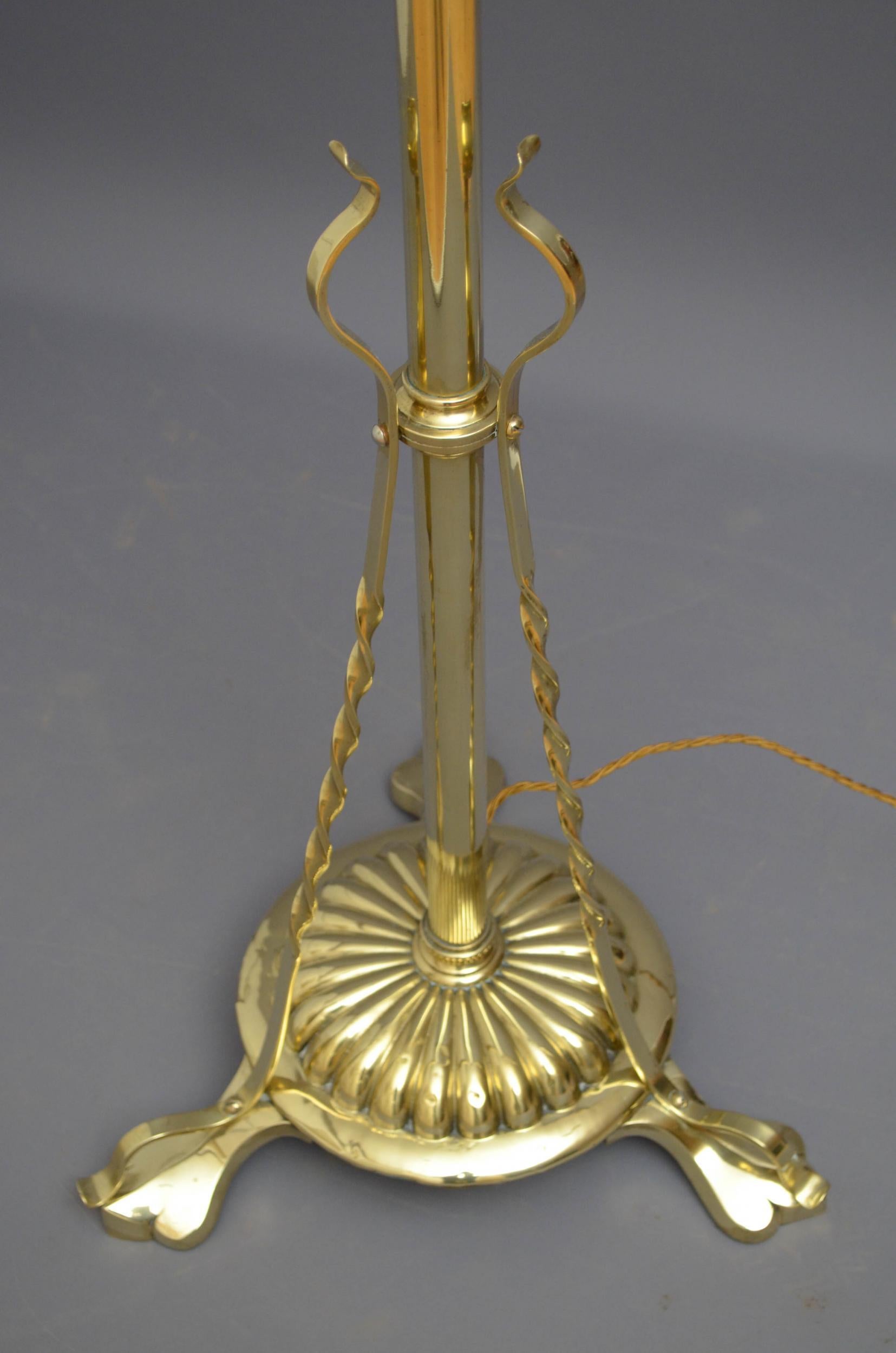 Early XXth Century Brass Floor Lamp In Good Condition For Sale In Whaley Bridge, GB