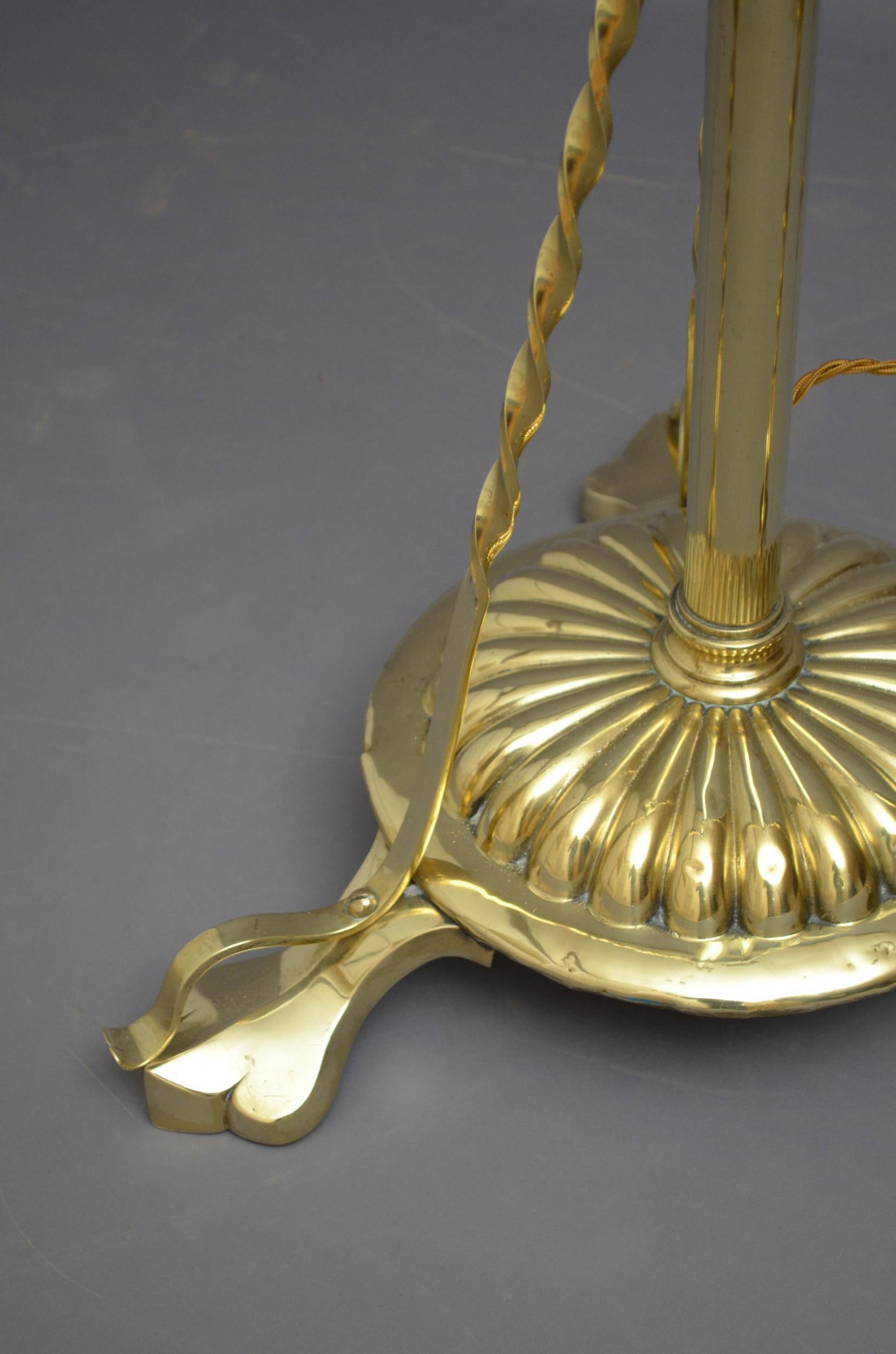 Early XXth Century Brass Floor Lamp For Sale 1