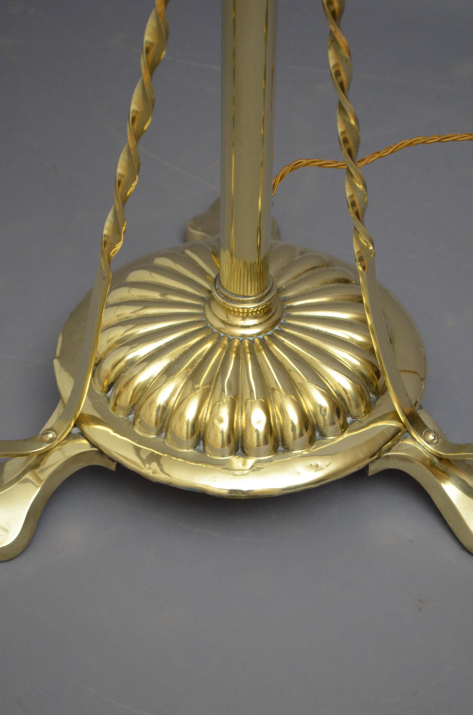 Early XXth Century Brass Floor Lamp For Sale 2