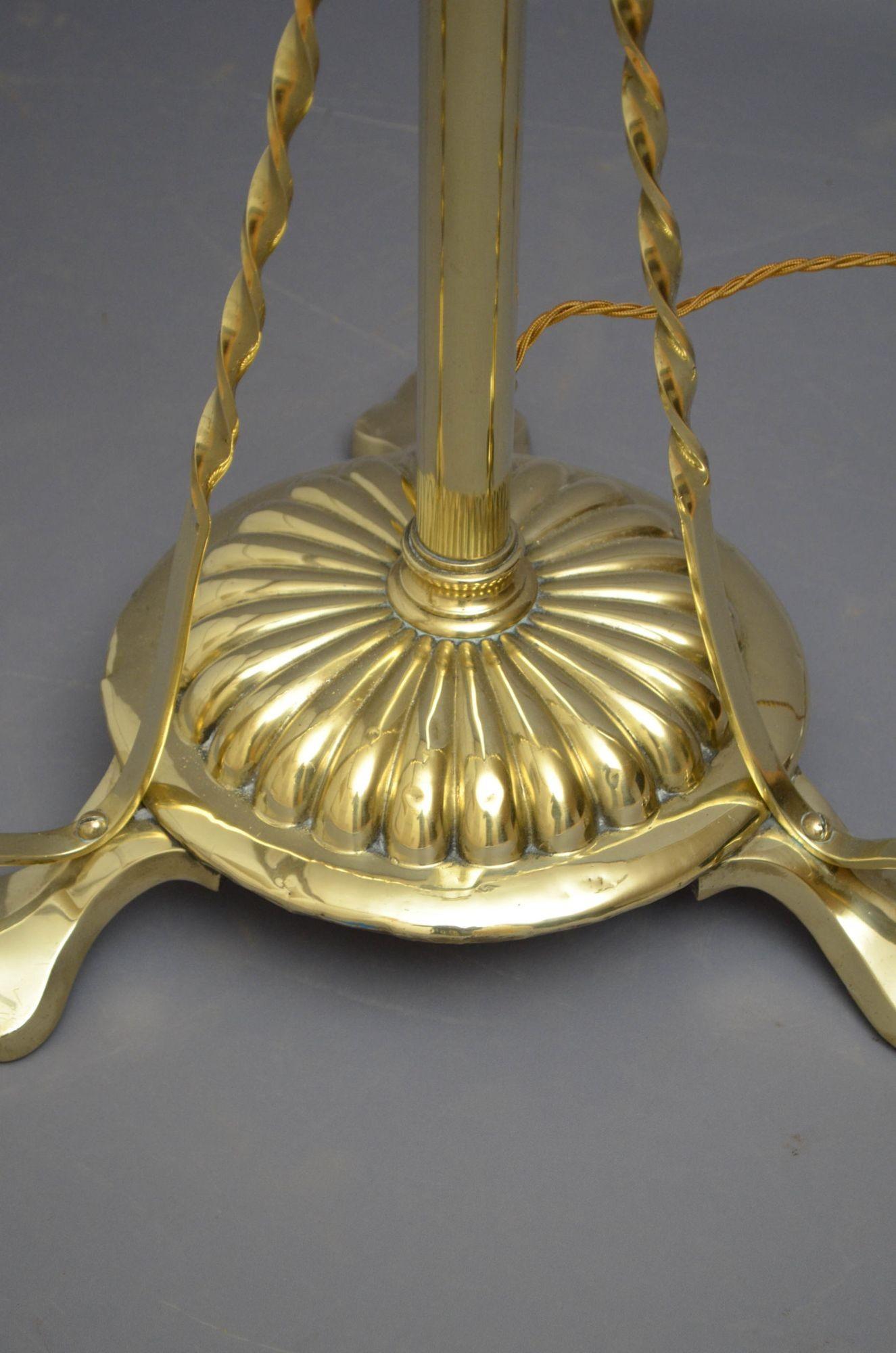 Lampadaire en laiton du début du XXe siècle en vente 2