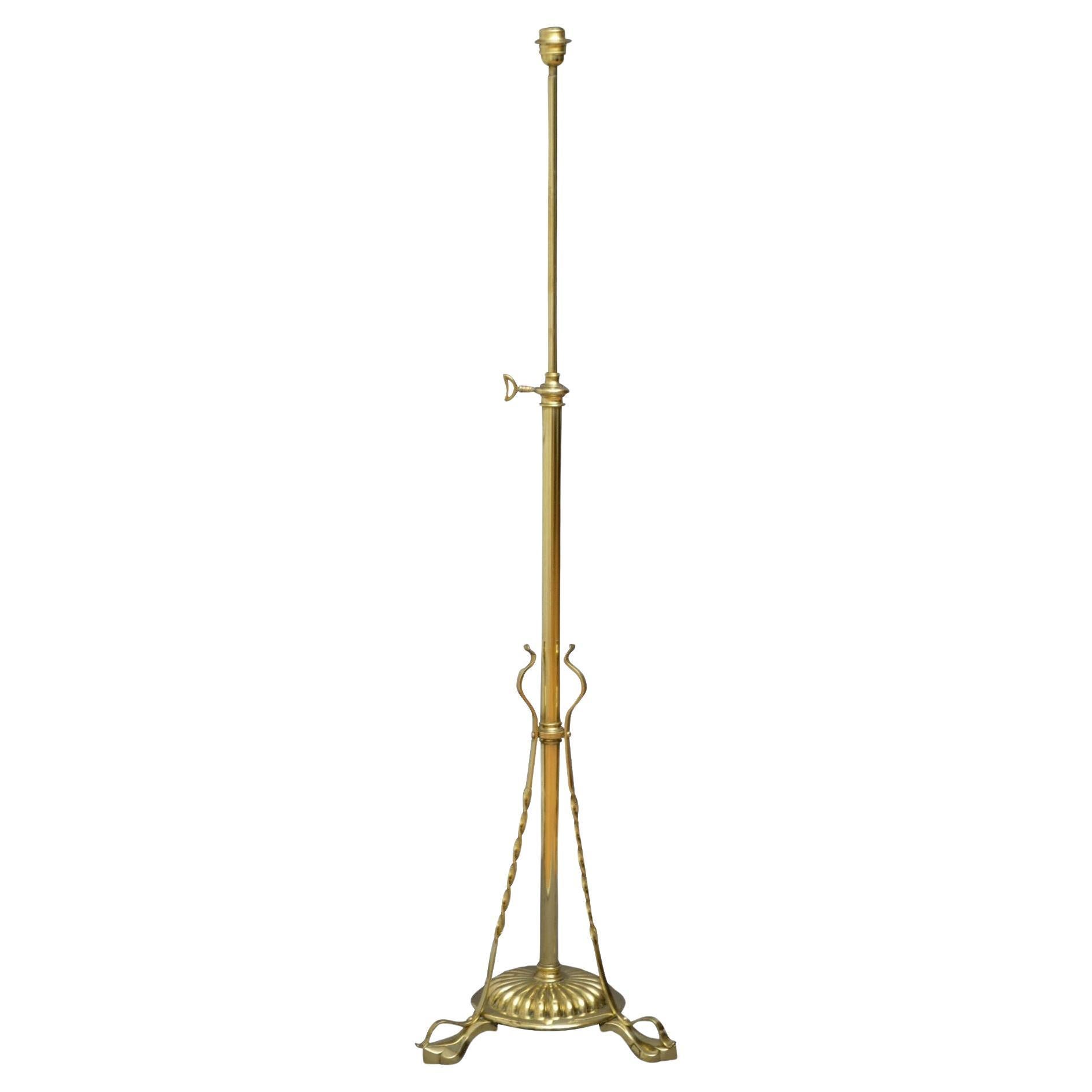 Lampadaire en laiton du début du XXe siècle en vente