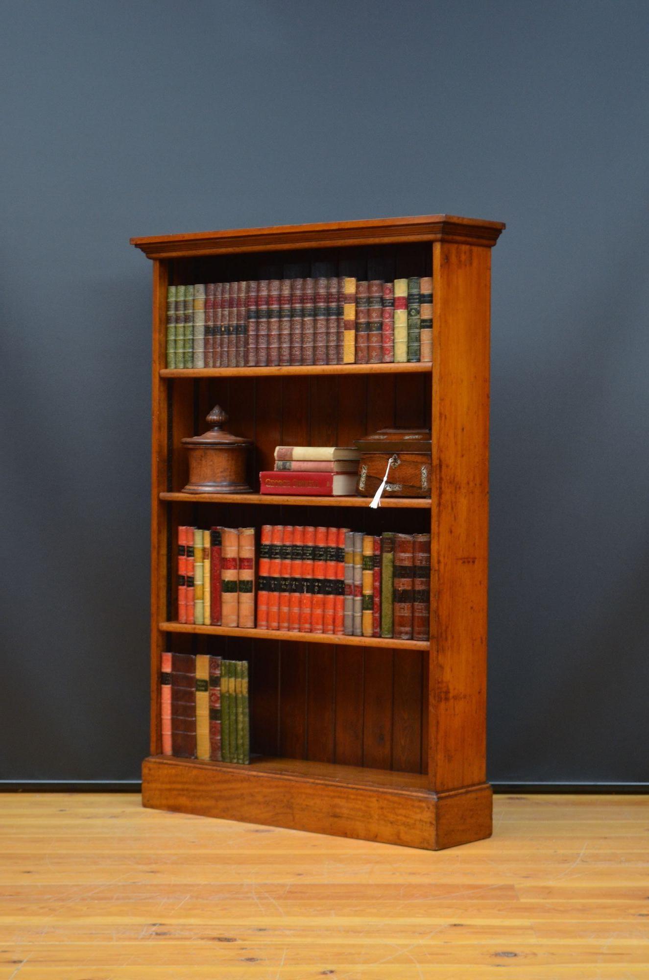 Early XXth Century Solid Mahogany Open Bookcase In Good Condition For Sale In Whaley Bridge, GB
