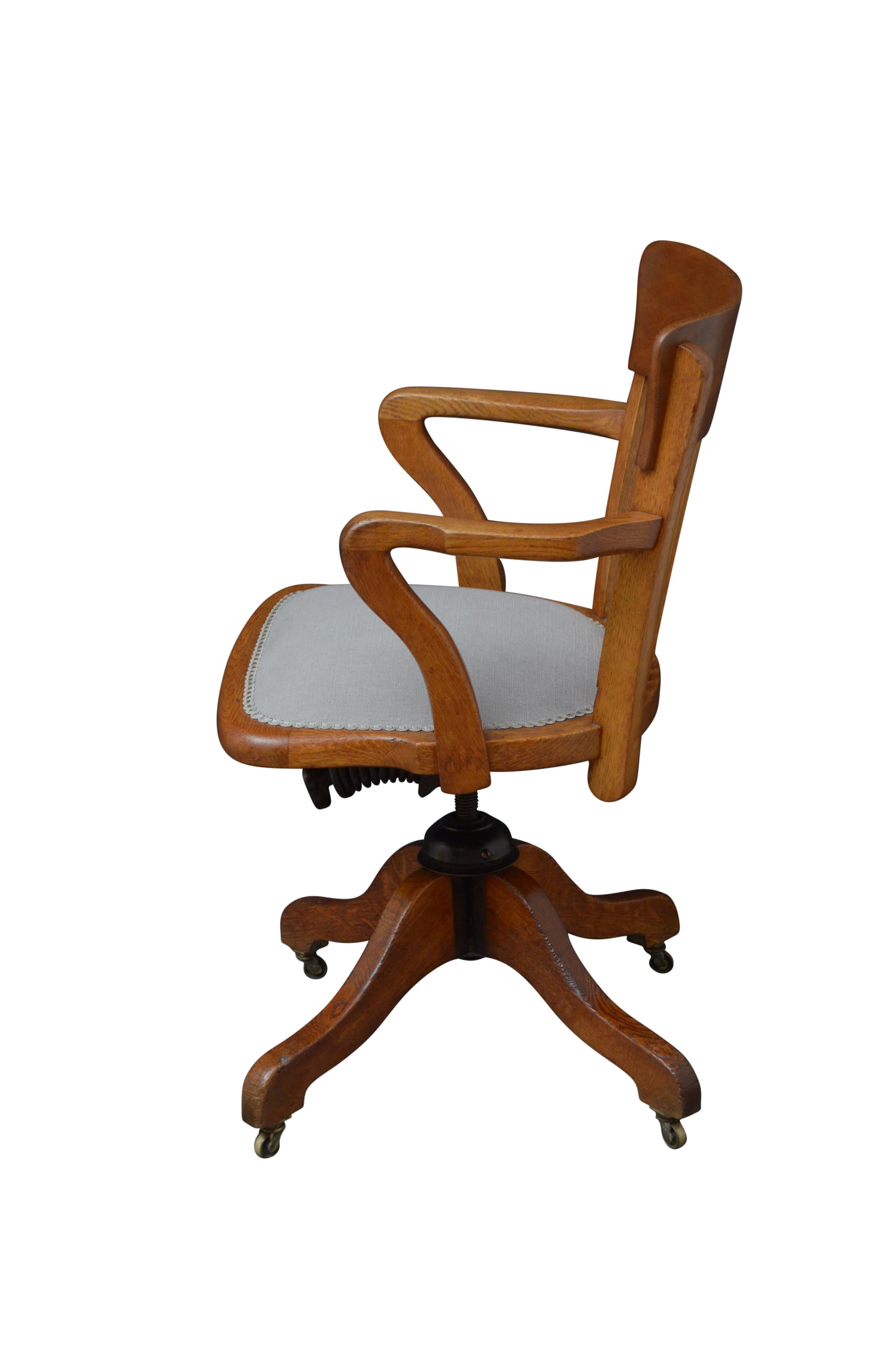 Early XXth Century Solid Oak Swivel Office Chair 1