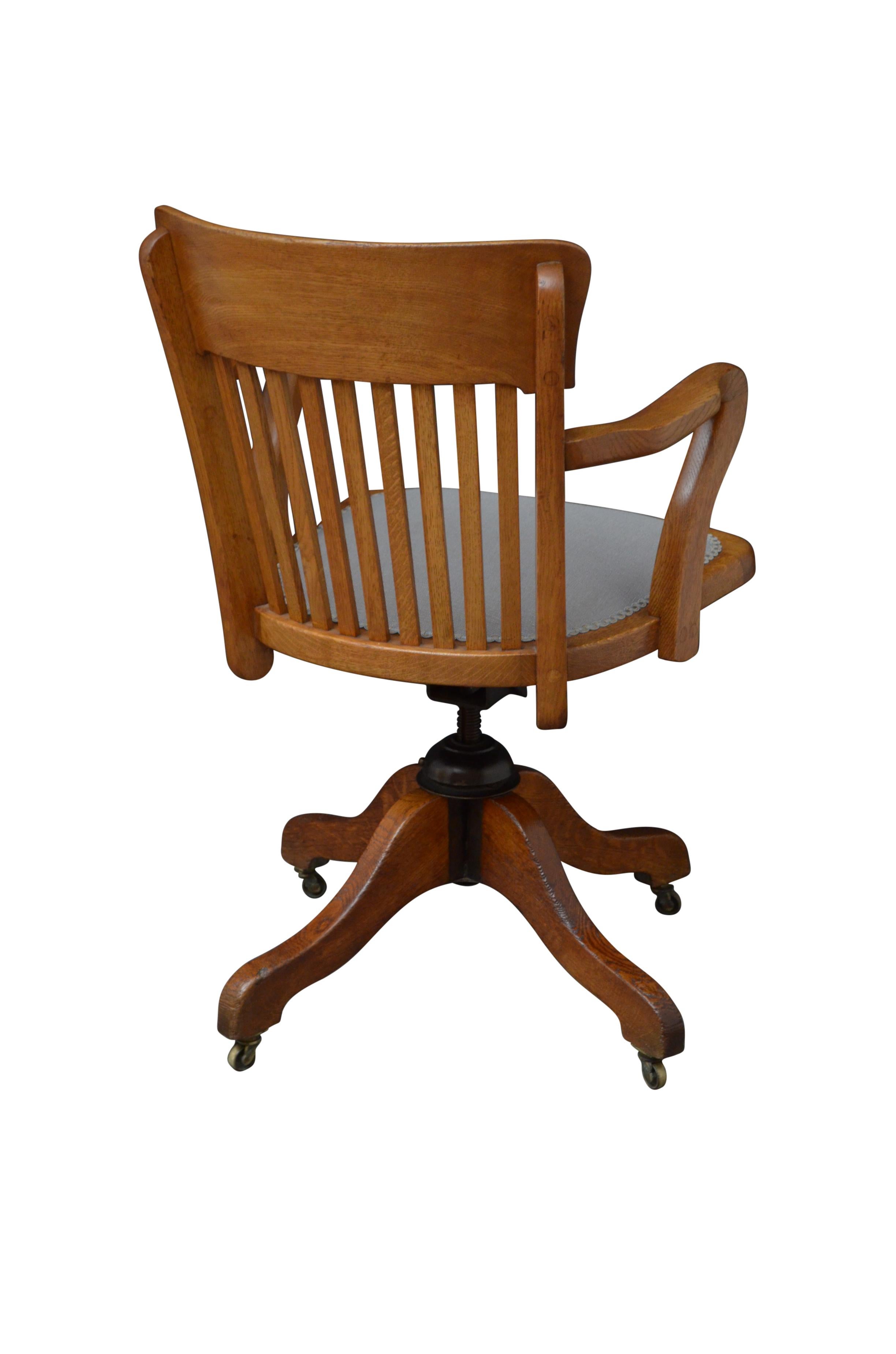 Early XXth Century Solid Oak Swivel Office Chair 2