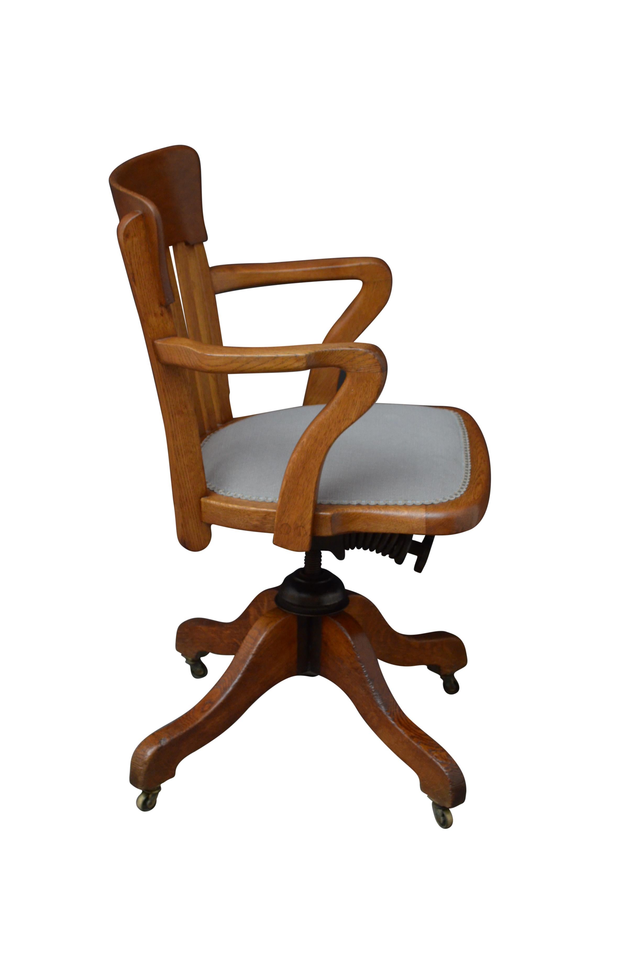 Early XXth Century Solid Oak Swivel Office Chair 3