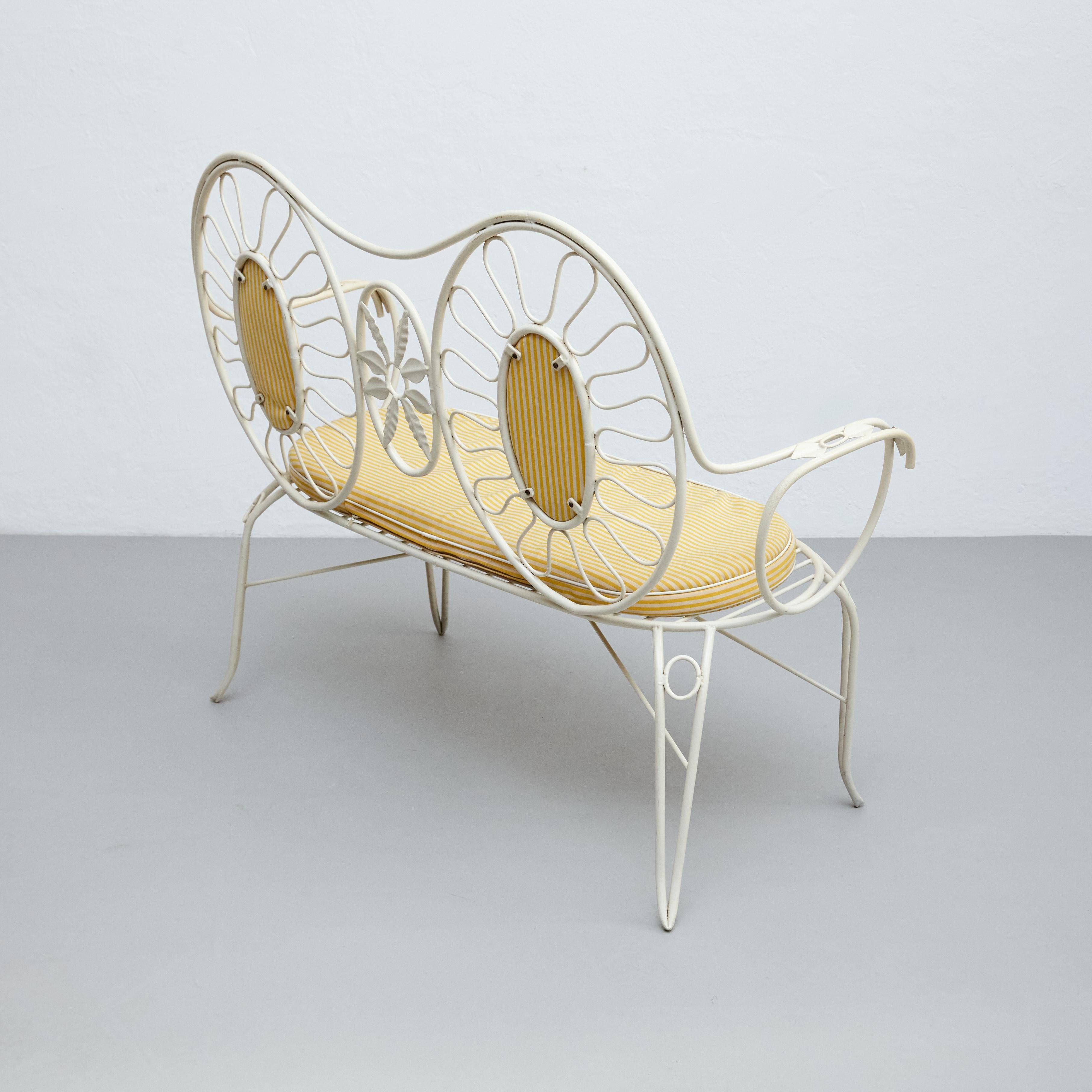 Early 20th Century White Lacquered French Garden Bench, circa 1940 In Good Condition For Sale In Barcelona, Barcelona