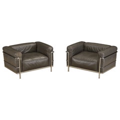 Sedie da club 'LC3' in pelle grigia di Le Corbusier per Cassina, firmate