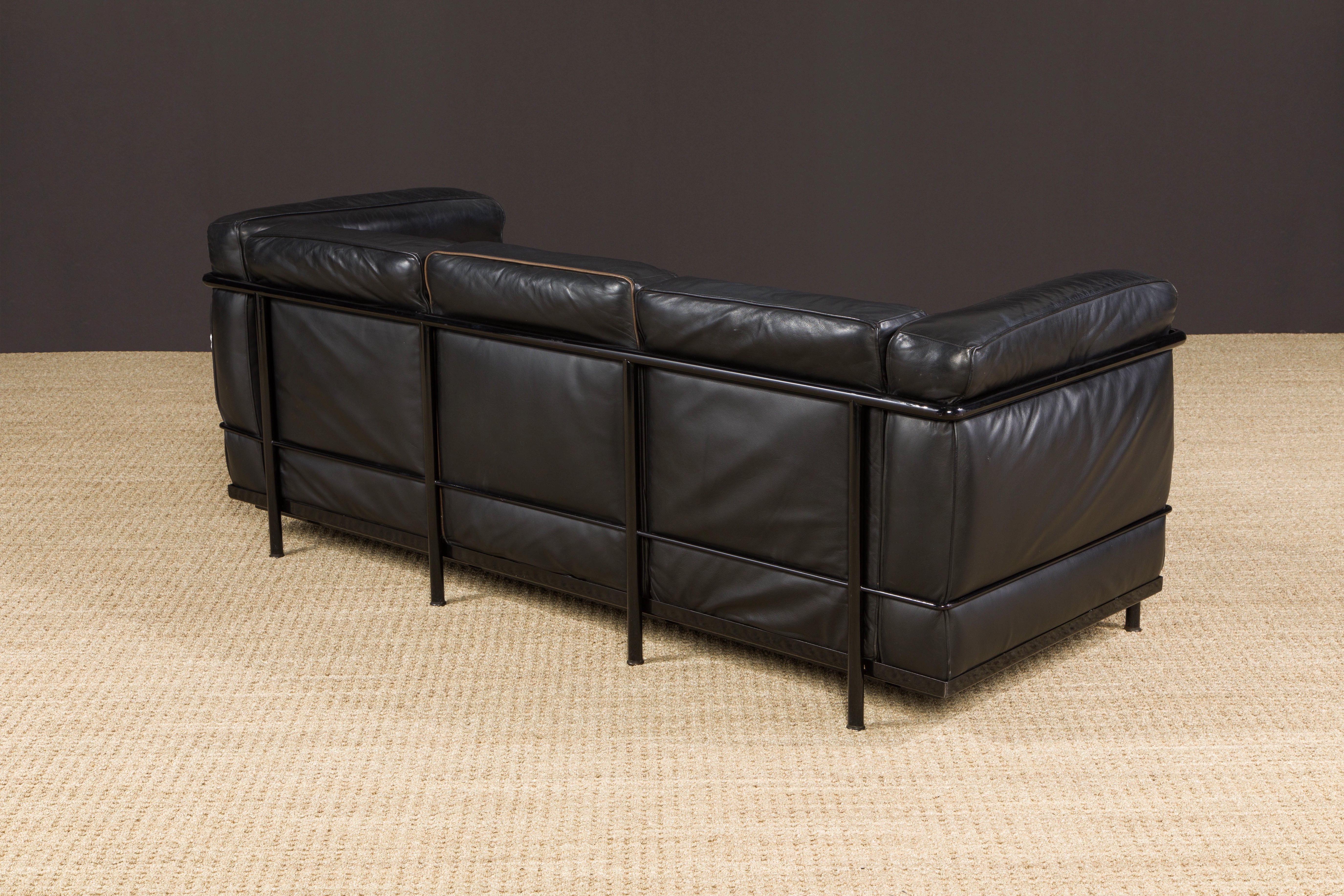 Early Year LC2 Black Leather Three-Seat Sofa by Le Corbusier for Cassina, Signed For Sale 4
