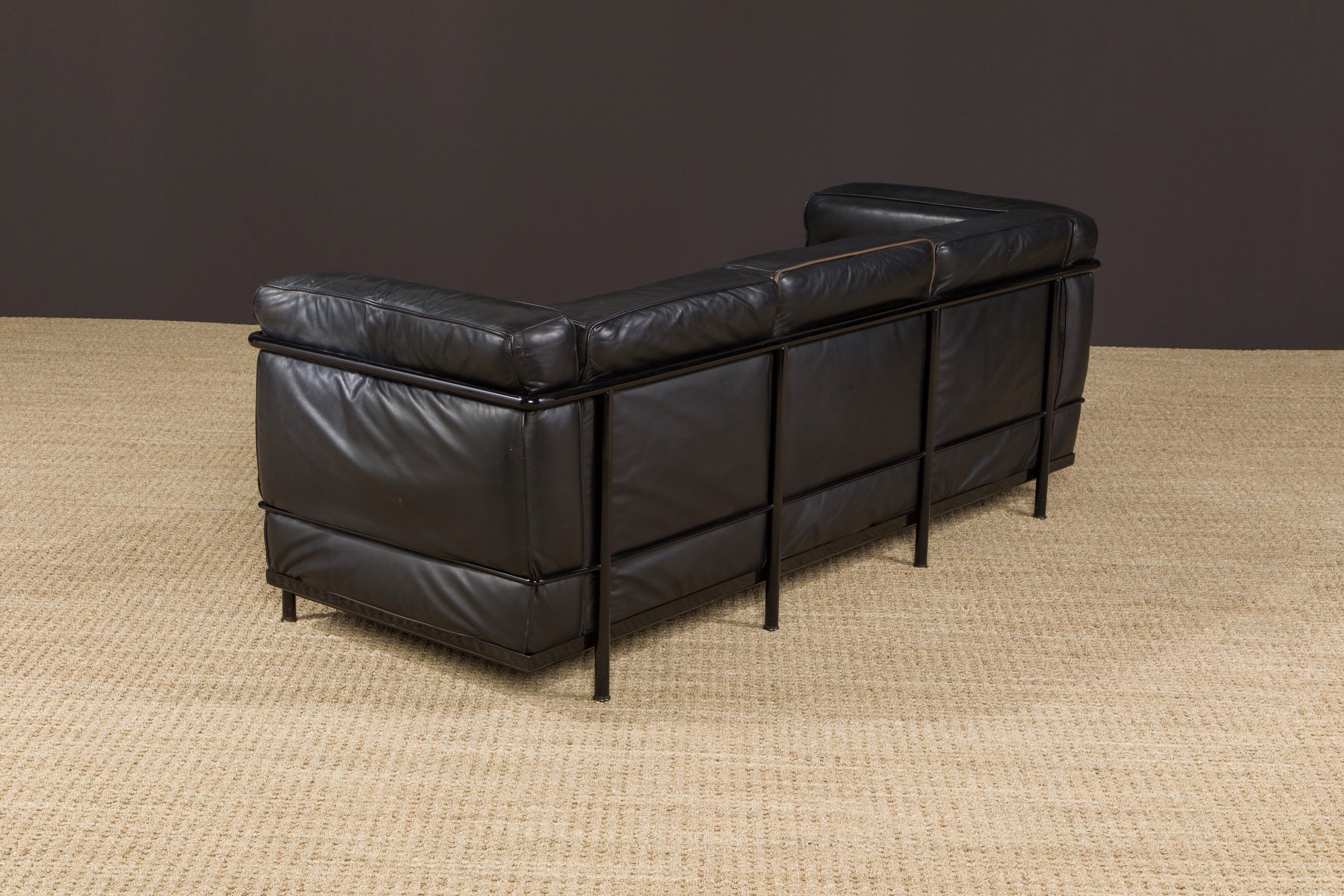 Early Year LC2 Black Leather Three-Seat Sofa by Le Corbusier for Cassina, Signed For Sale 7