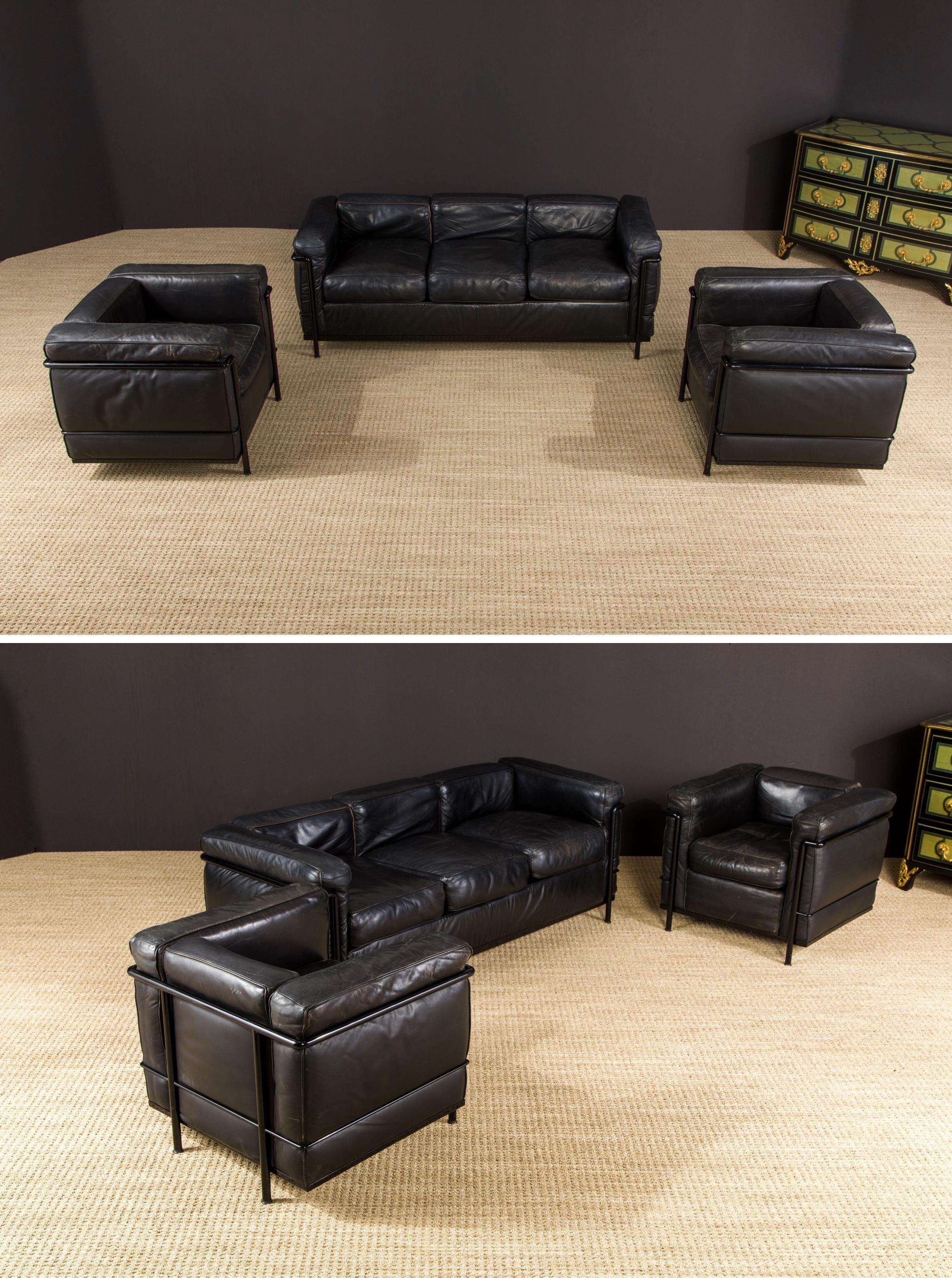 Début d'année LC2 Canapé trois places en cuir noir par Le Corbusier pour Cassina, signé en vente 10