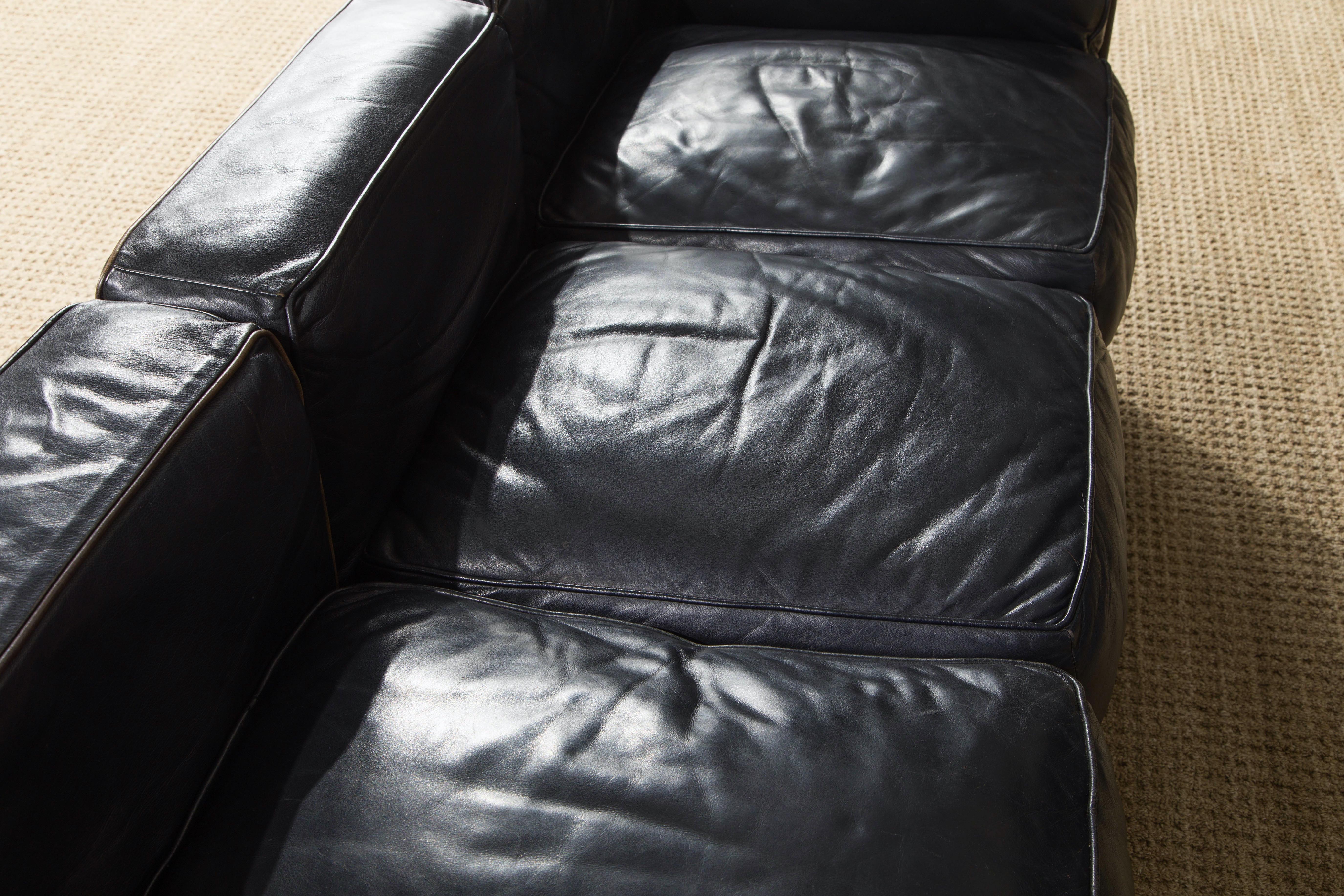 Late 20th Century Early Year LC2 Black Leather Three-Seat Sofa by Le Corbusier for Cassina, Signed For Sale