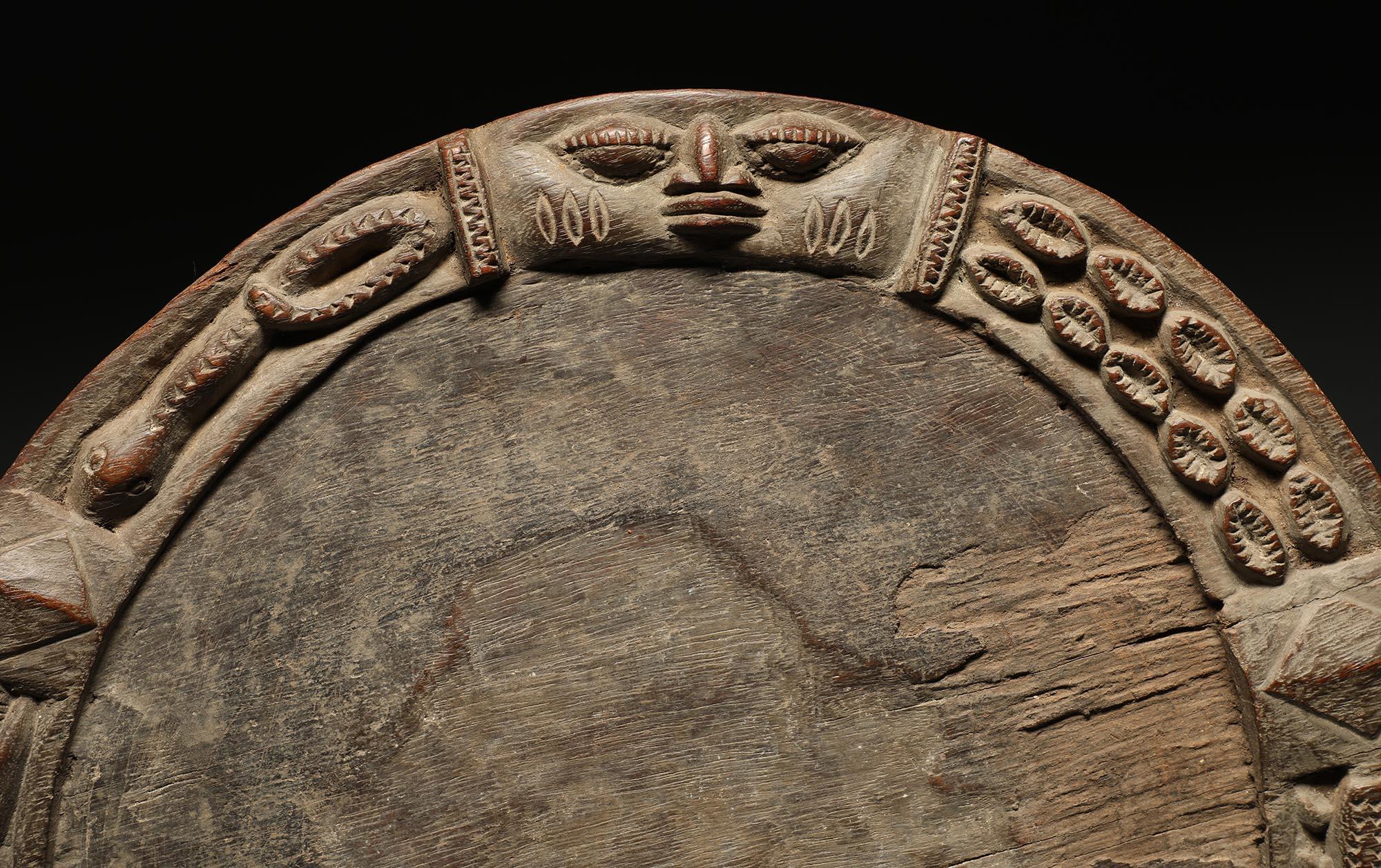 Nigerian Early Yoruba Wood Circular Divination Board Face & Figures, Early 20th C round For Sale