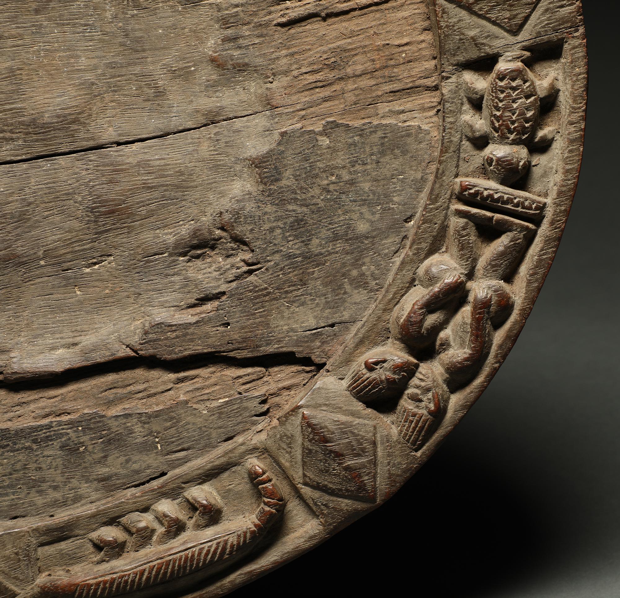 Nigerian Early Yoruba Wood Circular Divination Board Face & Figures, Early 20th C round For Sale