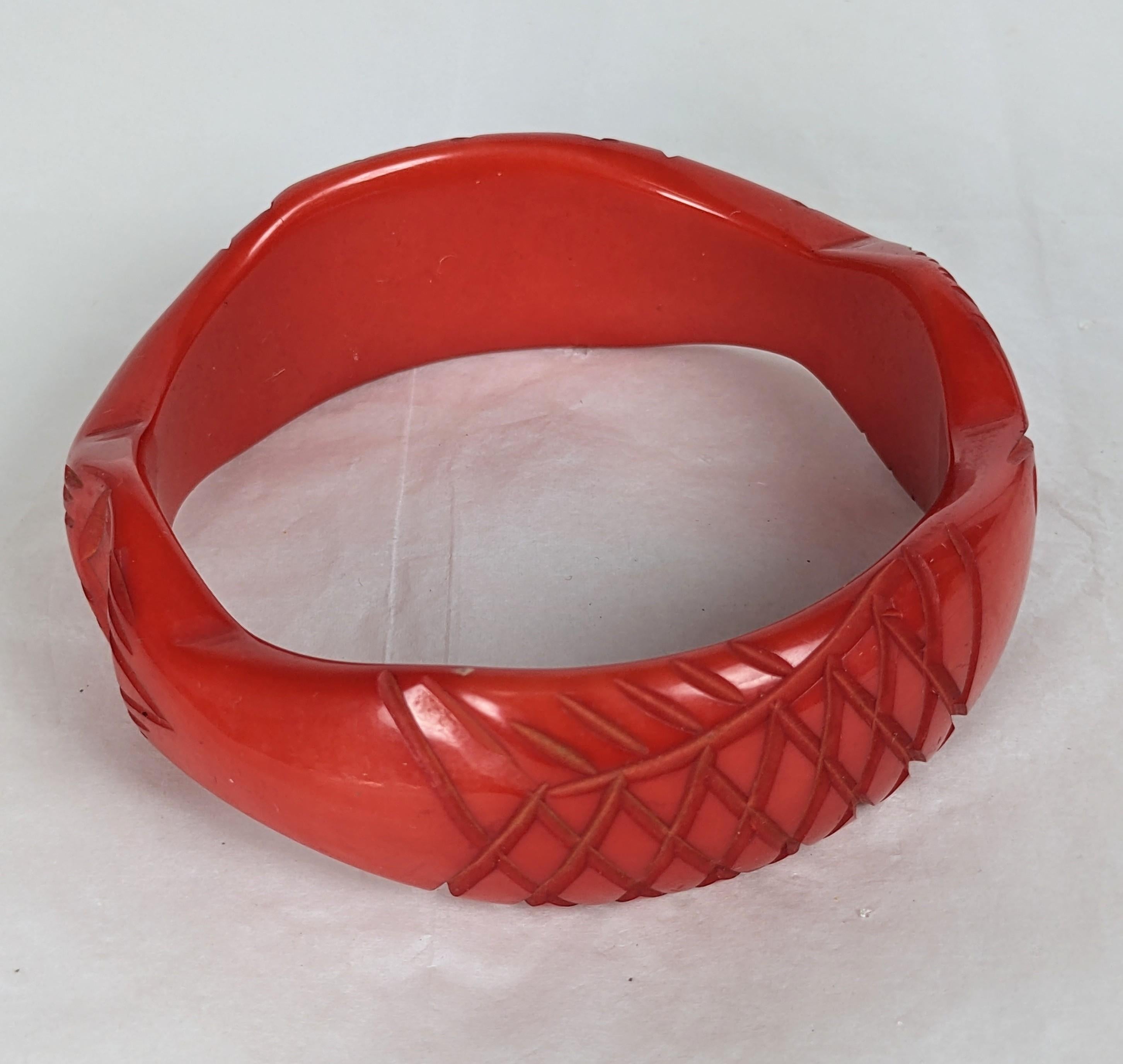 Femenino o masculino Brazalete antiguo de baquelita con forma de pez Yves Saint Laurent en venta