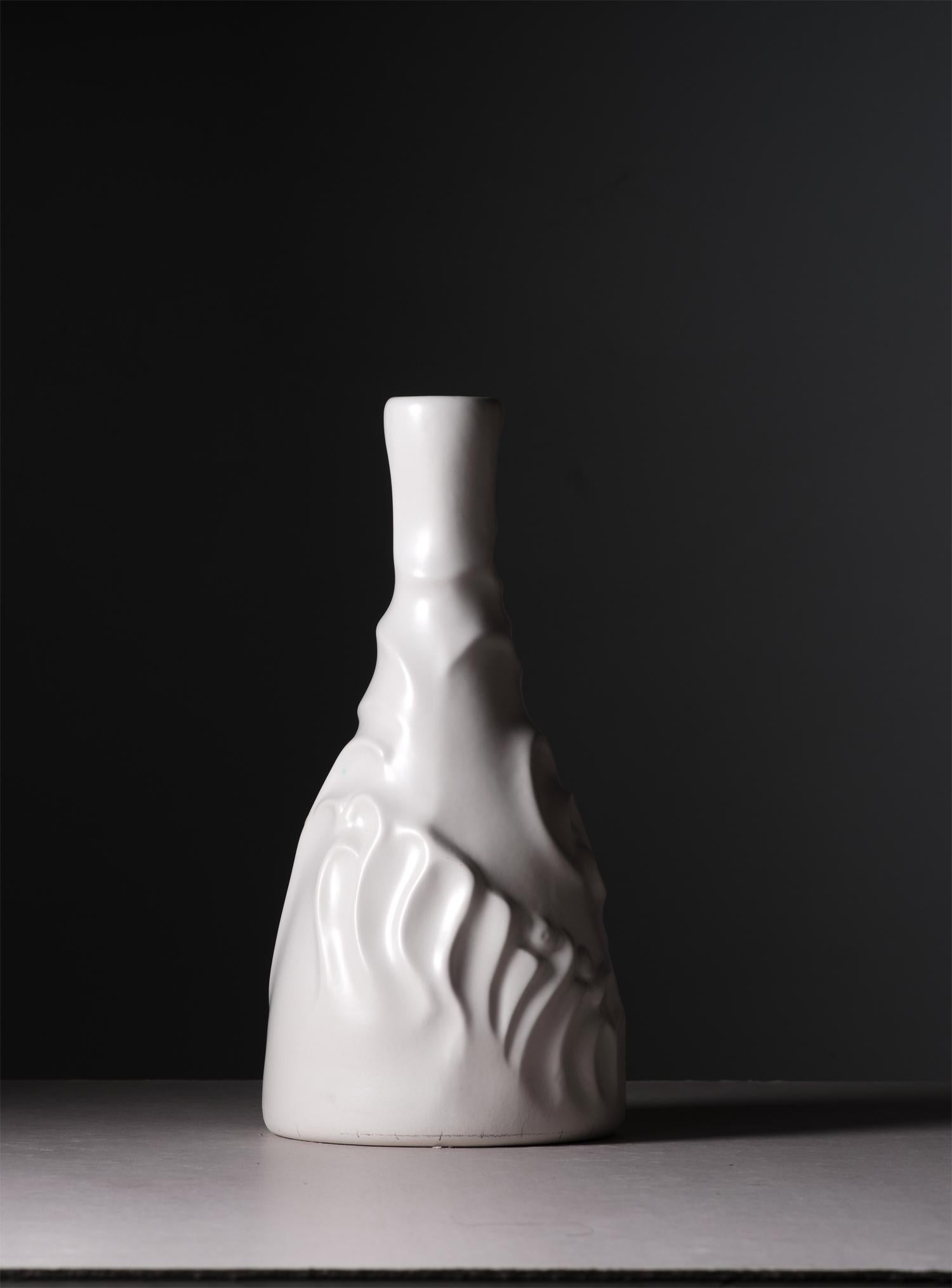CASA DE FAMILIA 

White matte glazed ceramic.

The design of this sculptural bottle is an intriguing tale. Jujol created the piece in glass specially for the eponymous orphanage in 1912. Now it takes a leap forward, a new and improved more durable