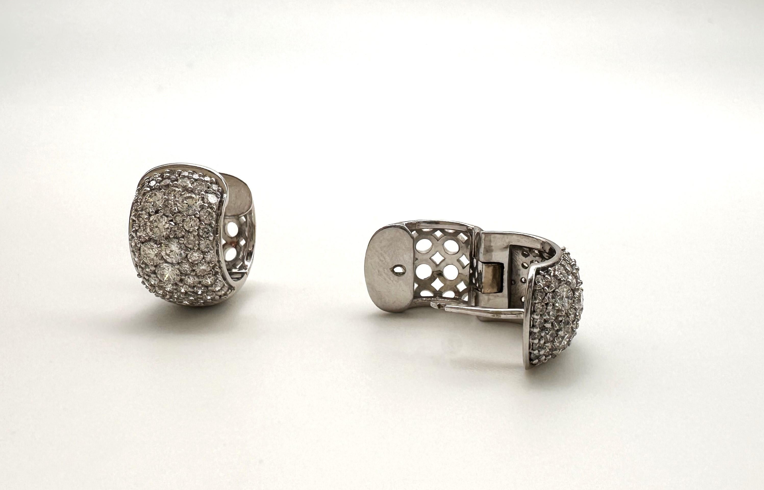 Women's or Men's Earring 18 Karat With Gold and 1.74 Carats Diamonds For Sale