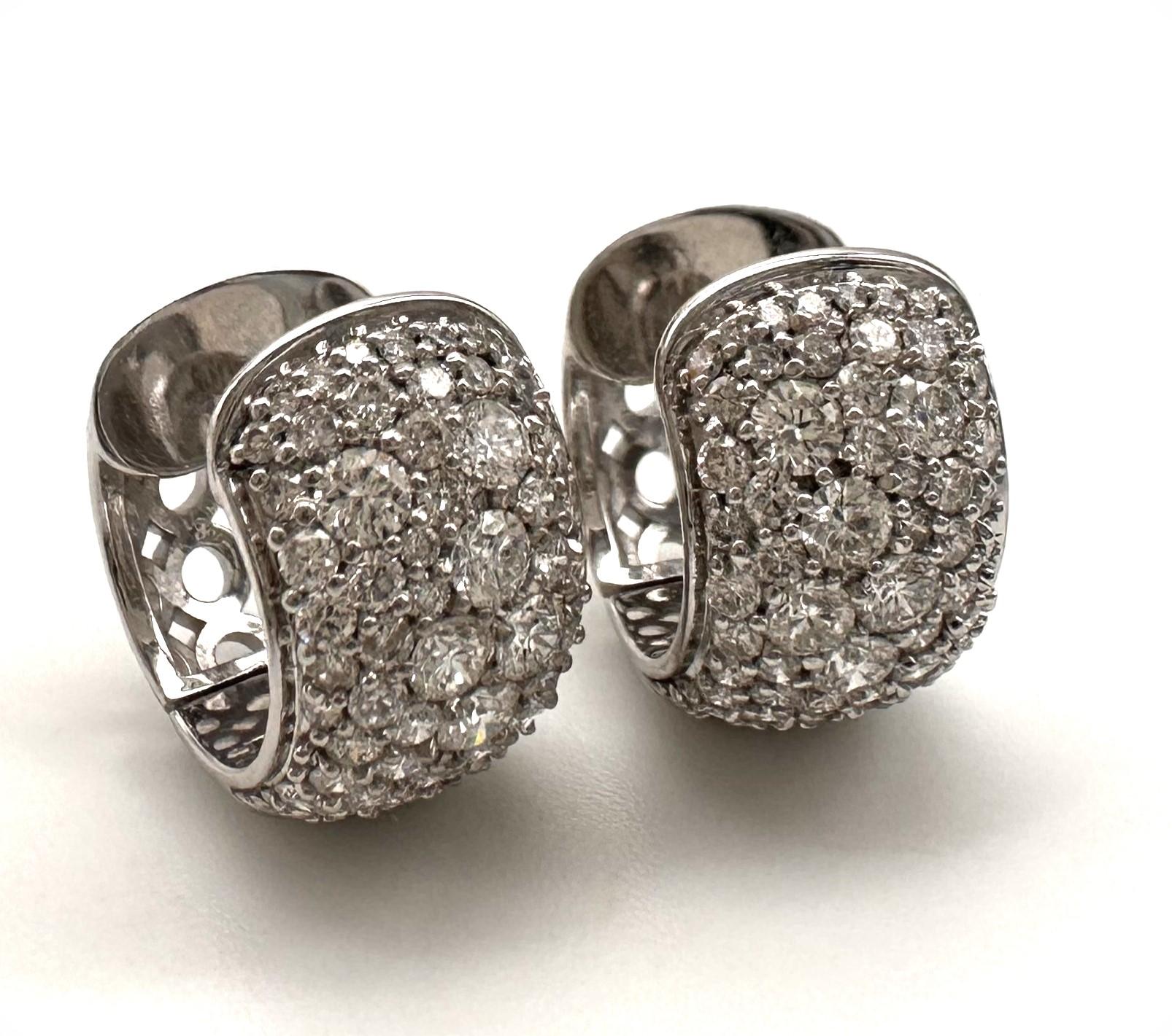 Earring 18 Karat With Gold and 1.74 Carats Diamonds For Sale 1