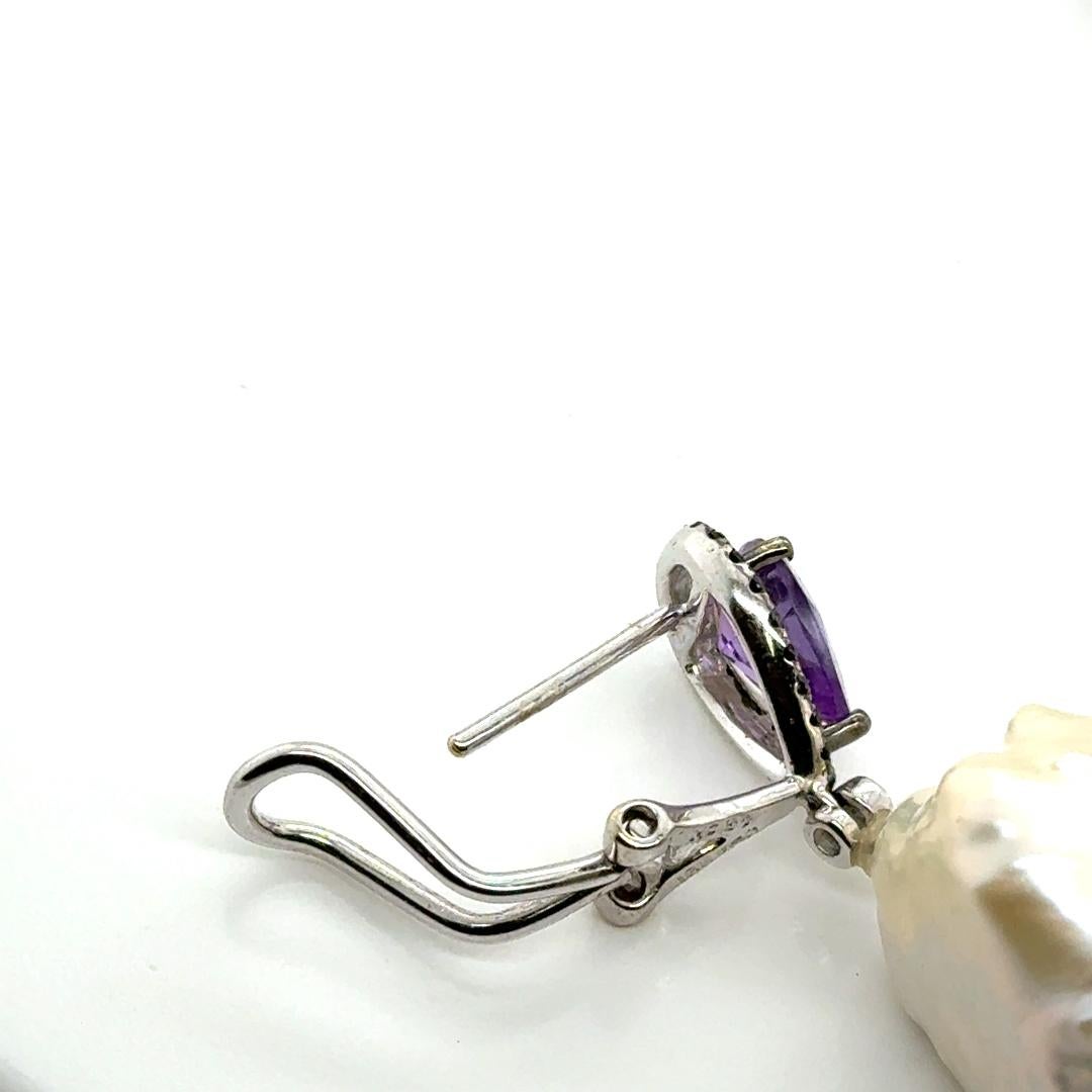 Boucle d'oreille en or 18kt avec diamants noirs et blancs  Améthyste et perles des mers du Sud Neuf - En vente à Miami, FL
