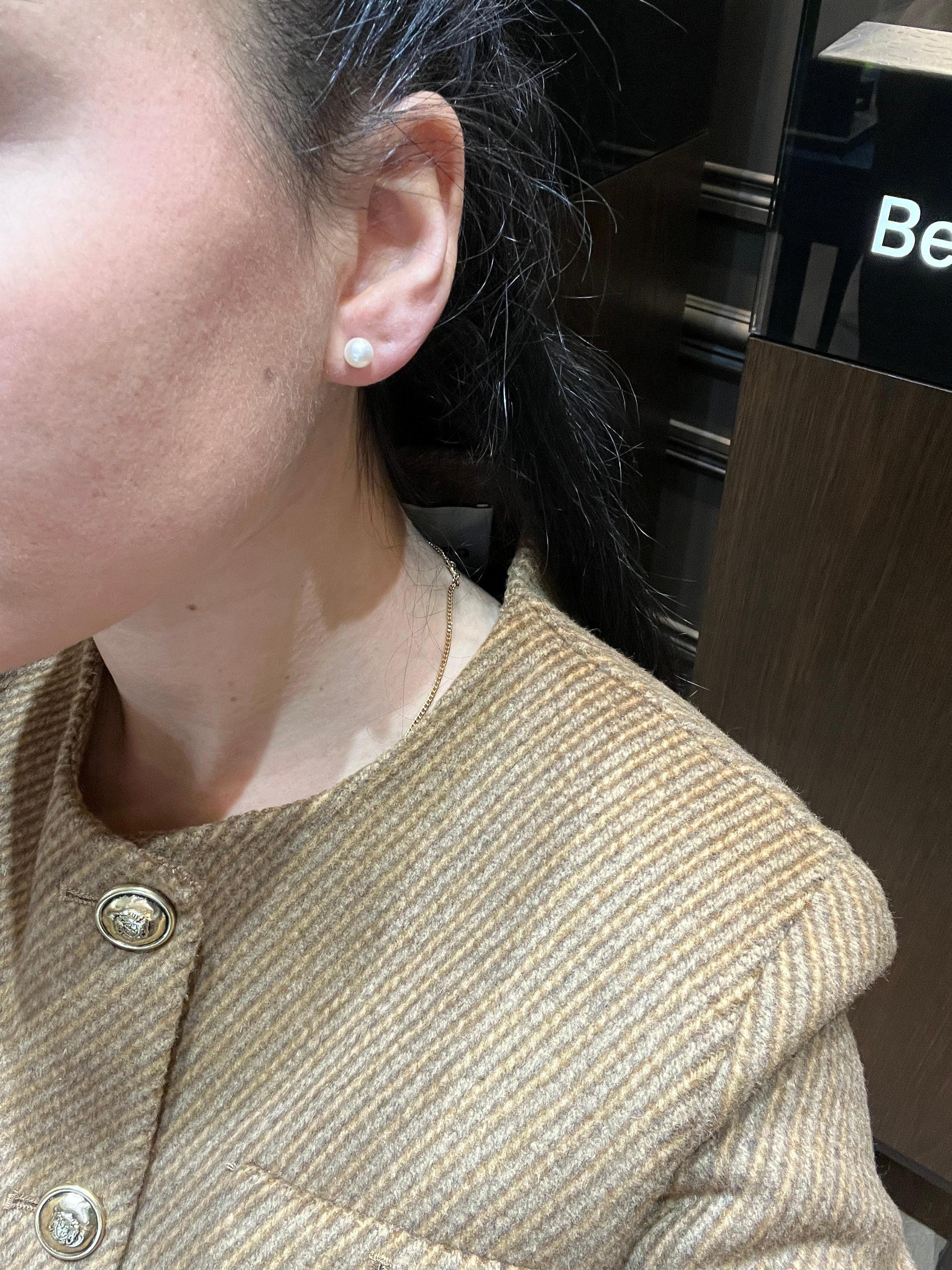 Earring Akoya Pearl Yellow Gold 18 Carats For Sale 1