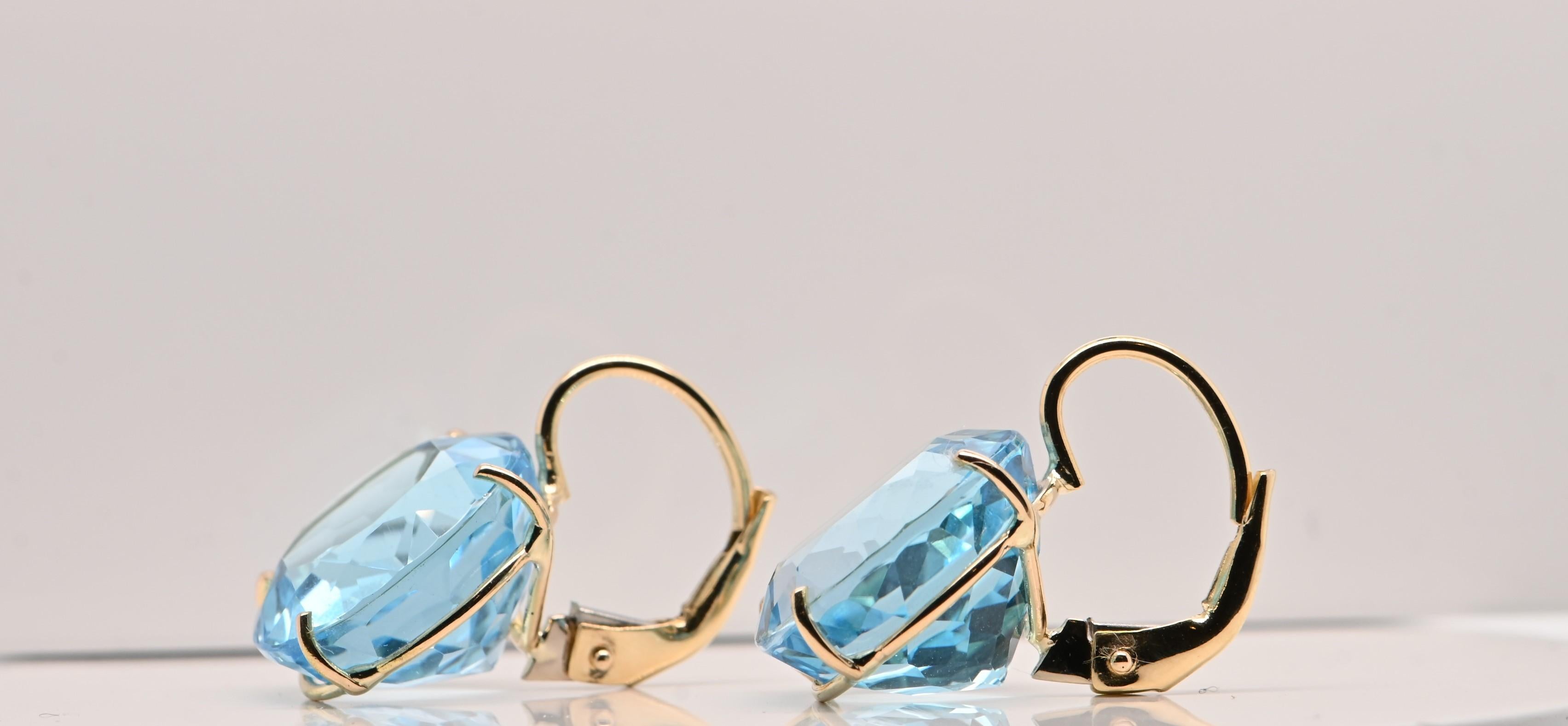 Art Deco Earring Blue Topaz 18 Carat Yellow Gold For Sale