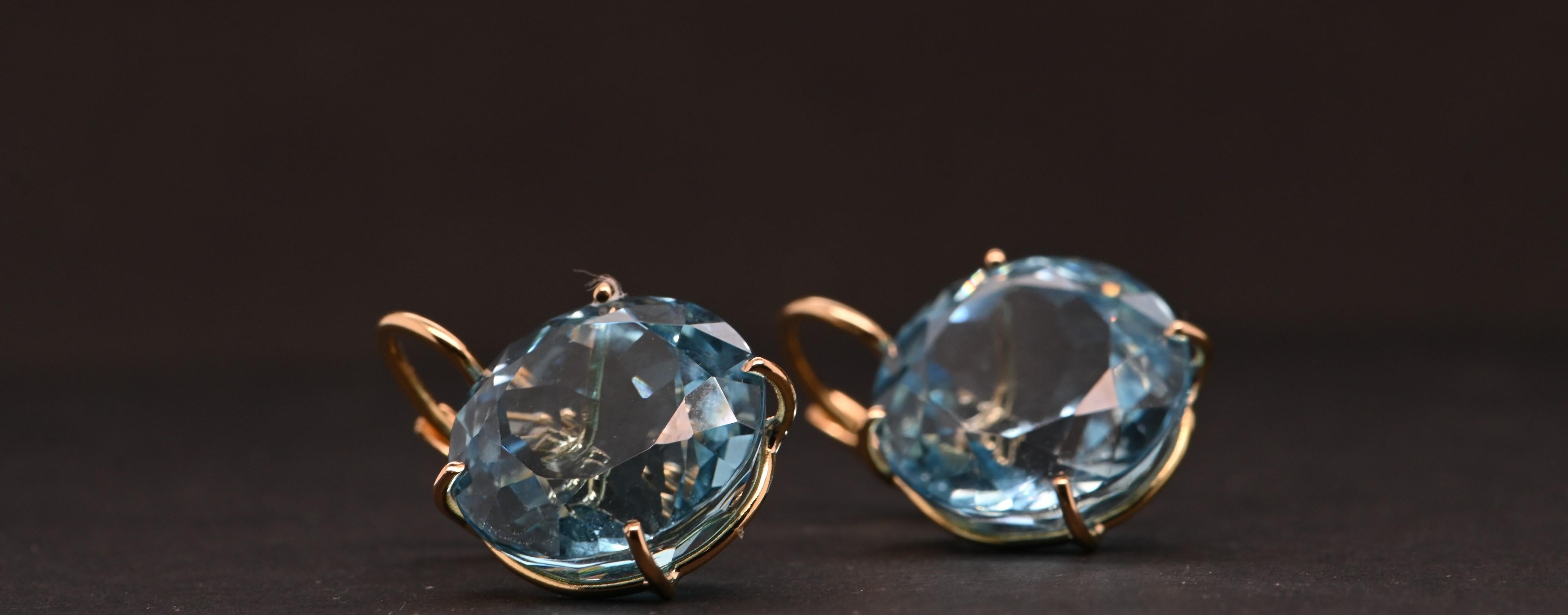 Women's Earring Blue Topaz 18 Carat Yellow Gold For Sale