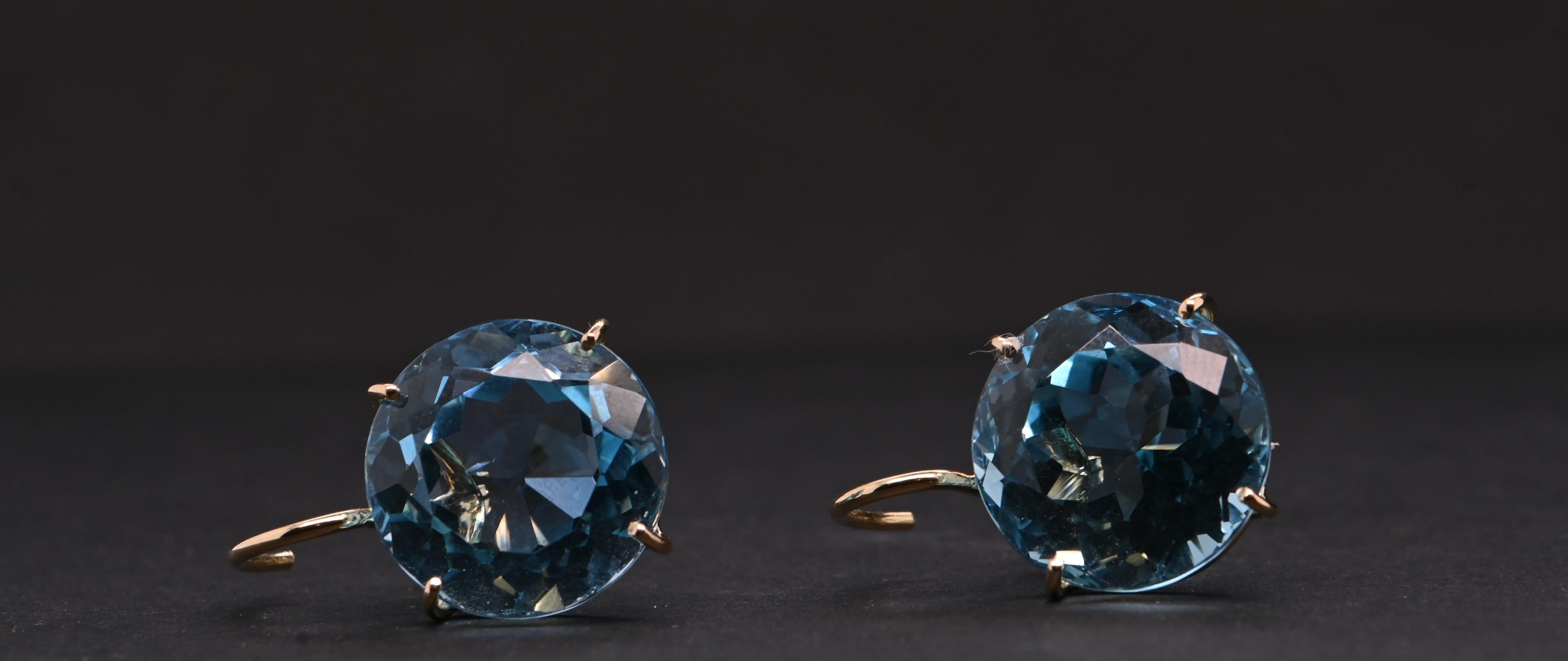 Earring Blue Topaz 18 Carat Yellow Gold For Sale 1