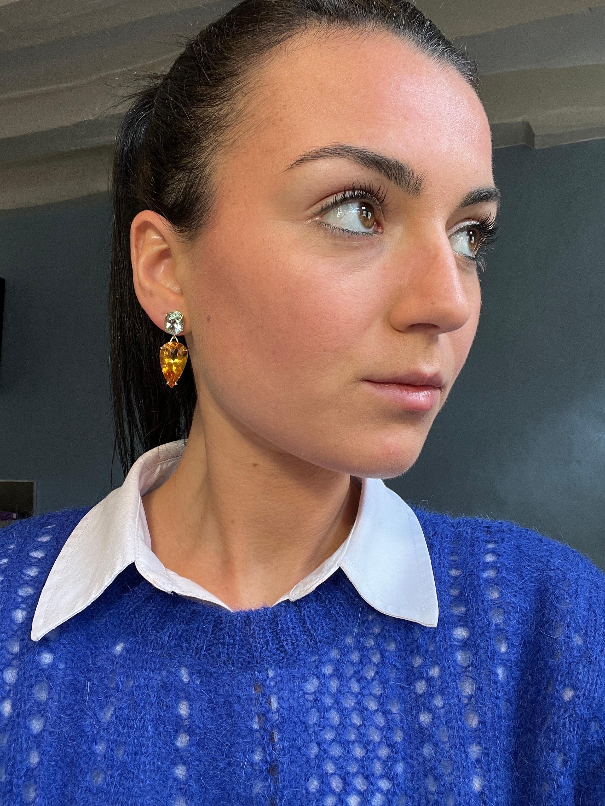 Earring Citrine Prasolite Yellow Gold 18 Carat

This pair of earrings is composed of two parts linked by an articulated setting in 18-carat yellow gold. The articulation between the two stones gives the citrine freedom of movement. The first part,