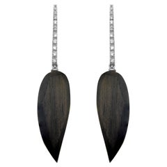 Earring Funny Shape in 18kt white gold, diamonds and faceted ebony drop shape