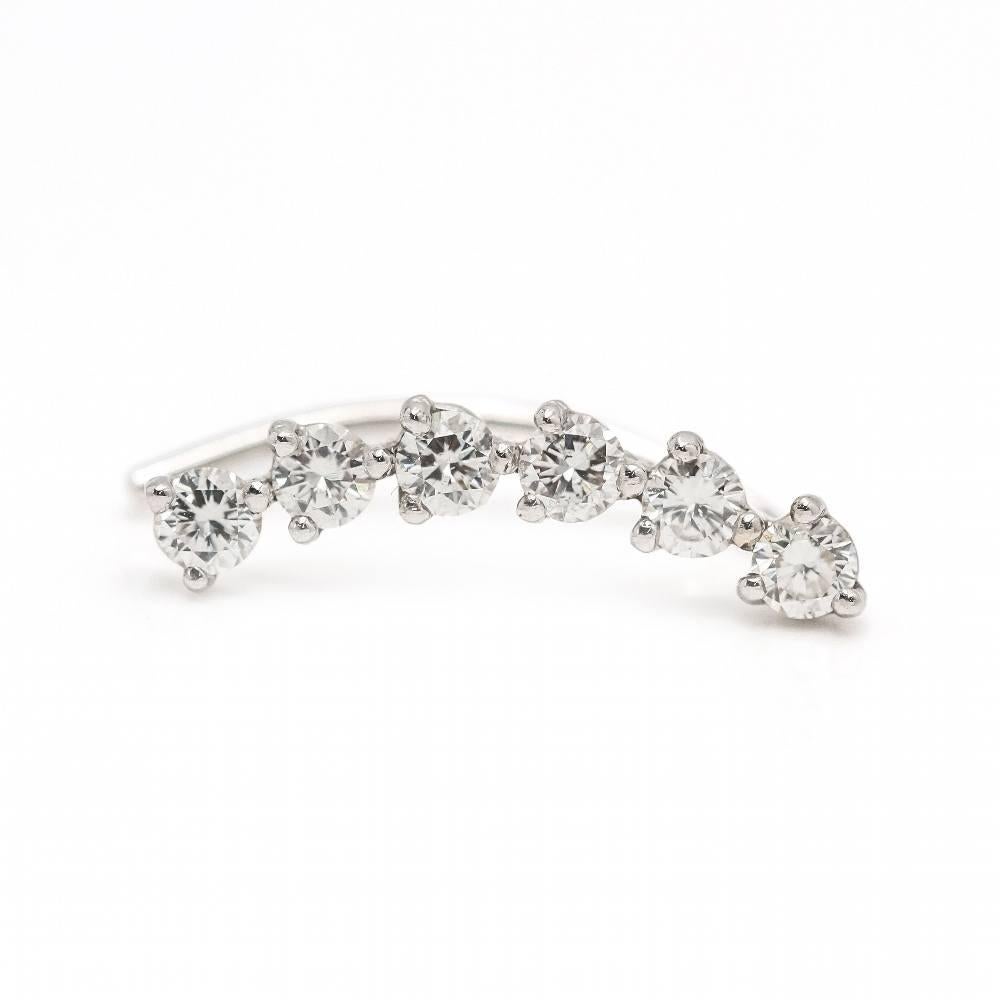 Boucles d'oreilles TREPADOR en or et diamants pour femmes  6x diamants Brilliante d'un poids total de 0,45ct en qualité G/VS  Fermoir ouvert  Or blanc 18kt  0,87 grammes.  Dimensions : Longueur 2cm  Article neuf disponible uniquement sur le web 