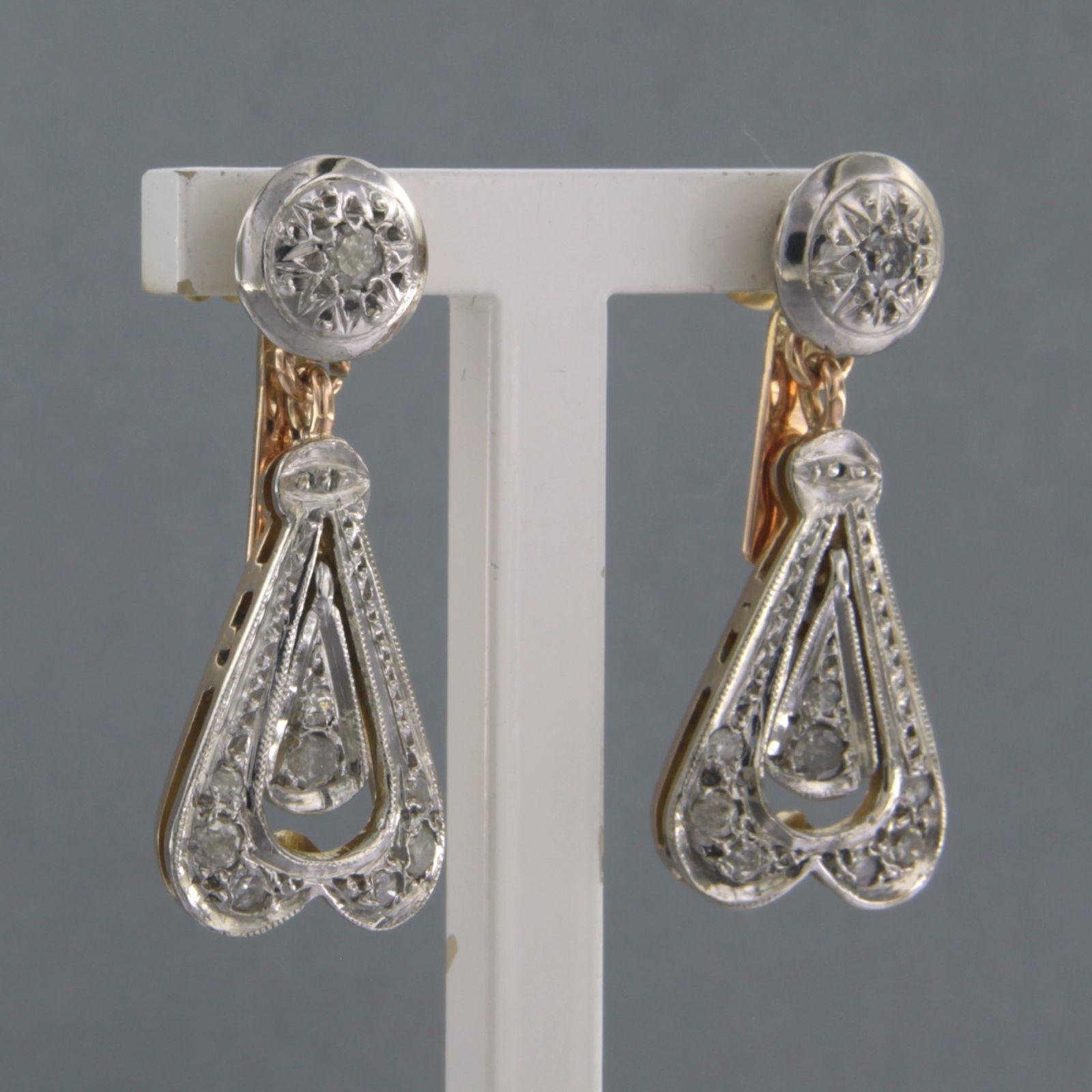 Moderne Boucle d'oreille sertie de diamants Or bicolore 18k en vente