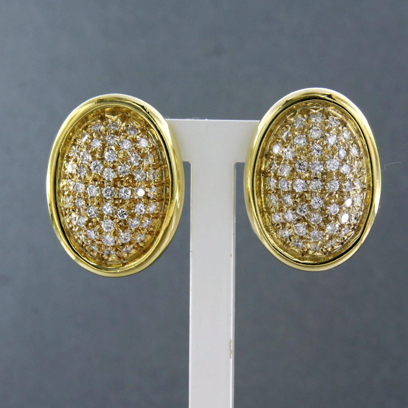 18k yellow gold clip-on earrings set with brilliant cut diamonds up to . 1.50ct - F/G – VS/SI

Detailed description:

the size of the ear clip is 2.0 cm by 1.5 cm wide

Total weight 10.8 grams

set with

- 94 x 1.5 mm brilliant cut diamond,