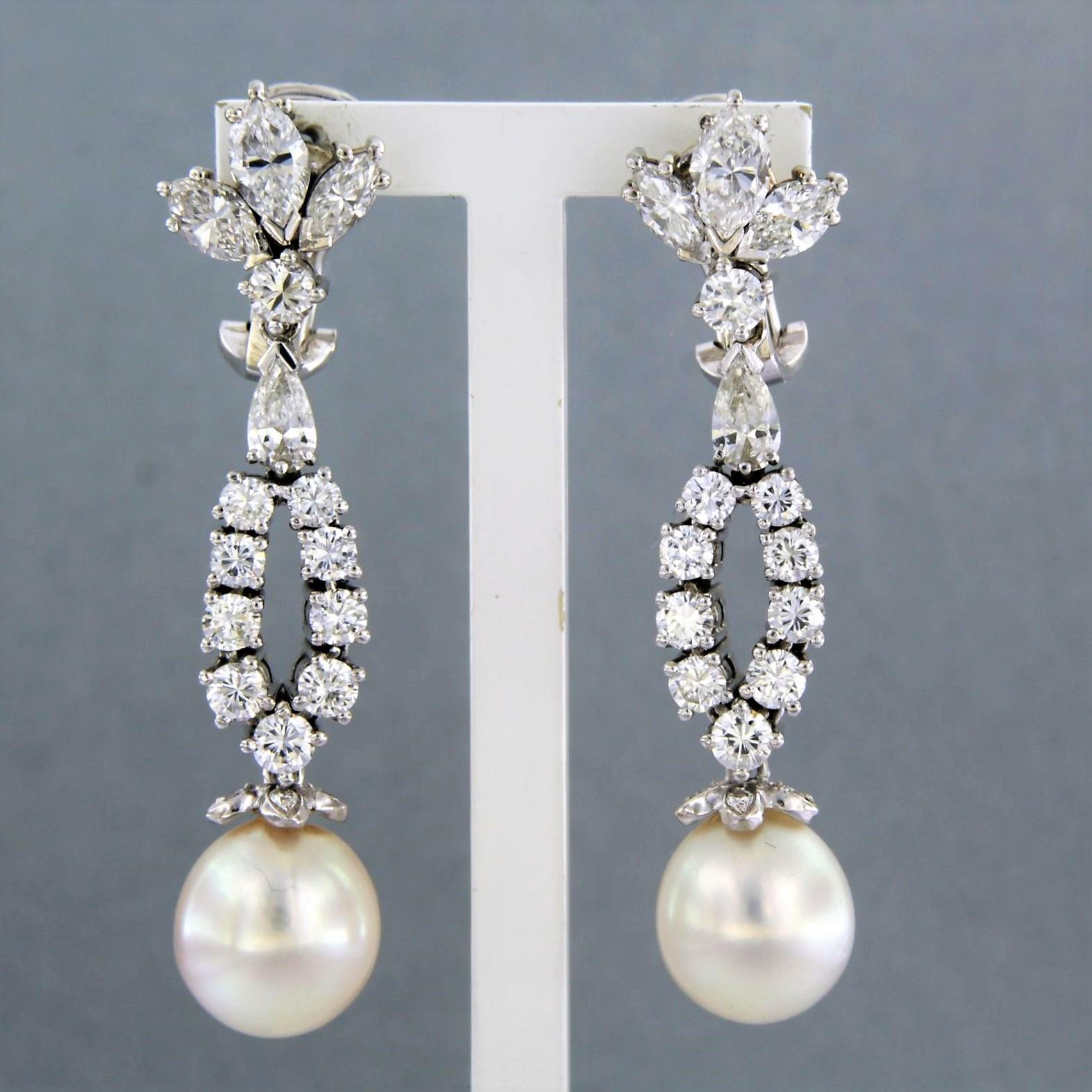 18k white gold earrings set with pearl and various shapes of brilliant cut diamond 4.00 ct - F/G - VS/SI

detailed description:

the size of the earring is 4.5 cm long by 1.1 cm wide

weight 14.7 grams

set with

- 2 x 1.0 cm freshwater cultured