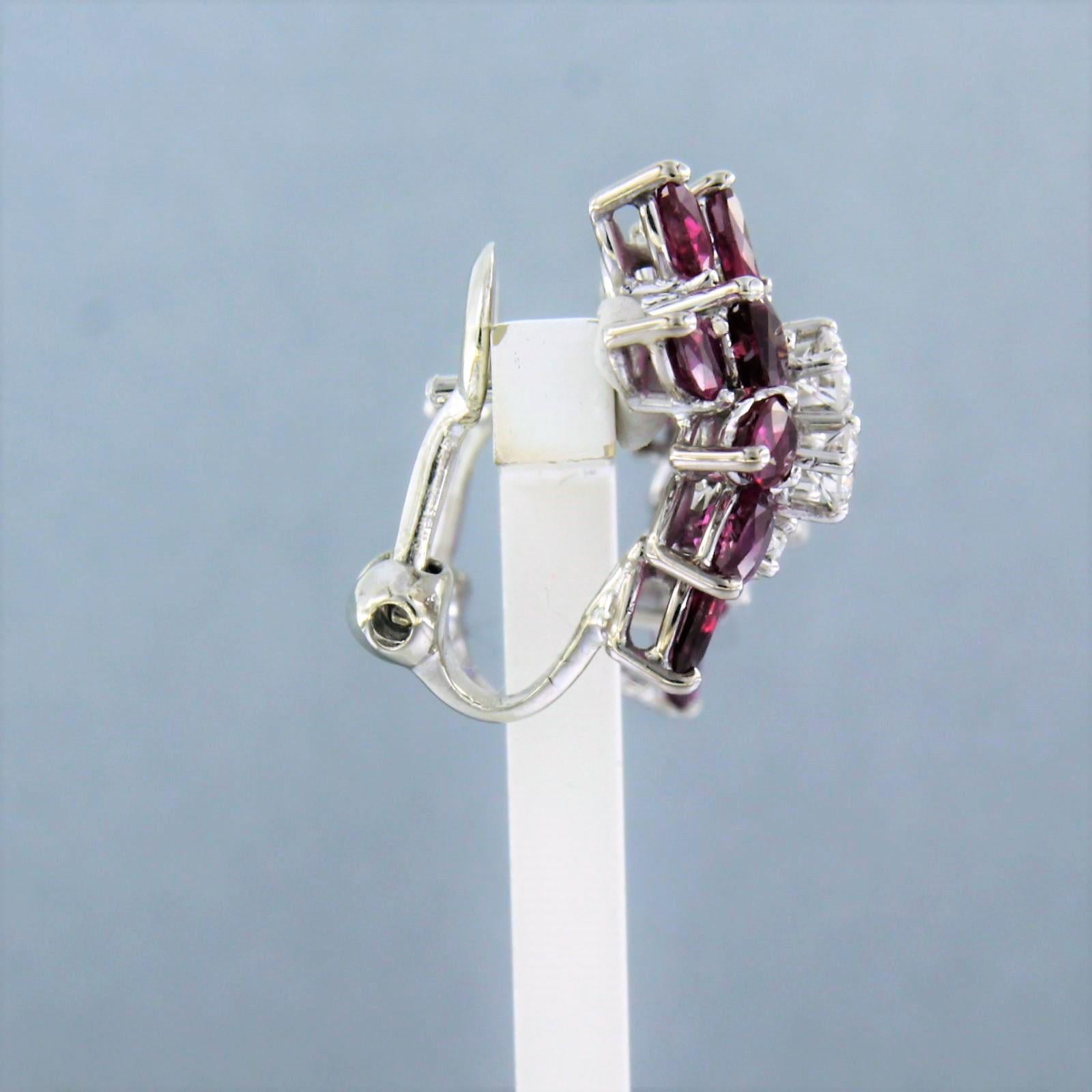 Boucle d'oreille sertie de rubis et de diamants Or blanc 18k Pour femmes en vente